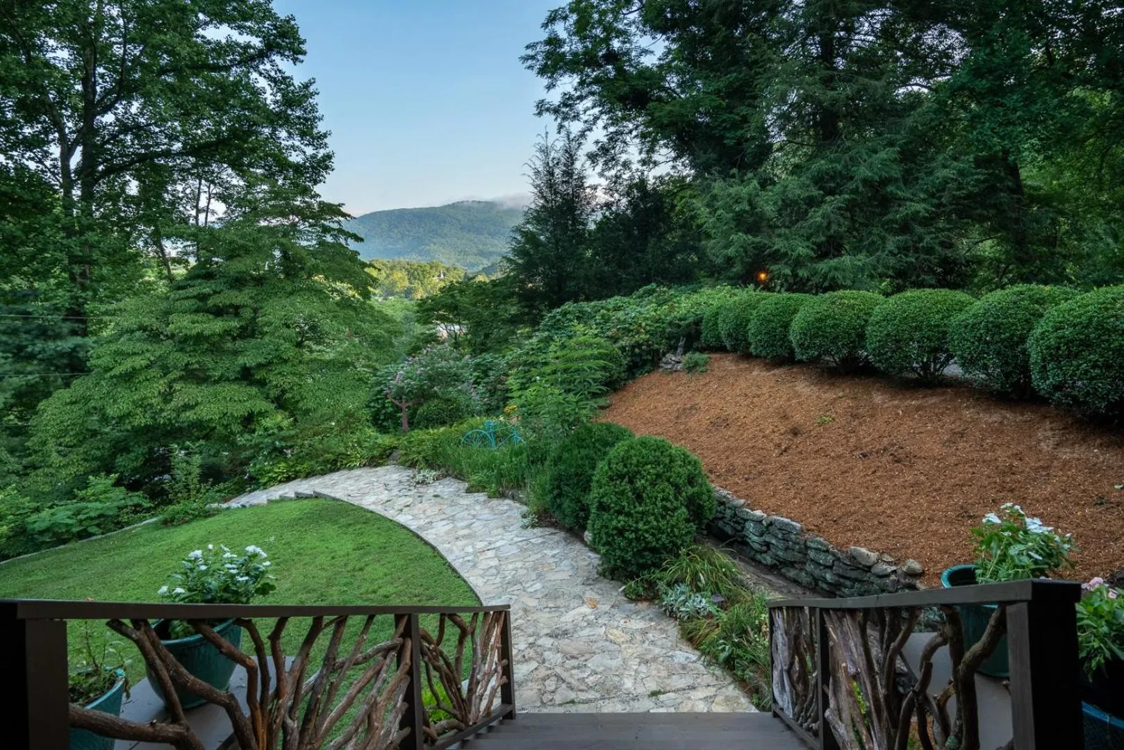 Garden in Beechwood Inn