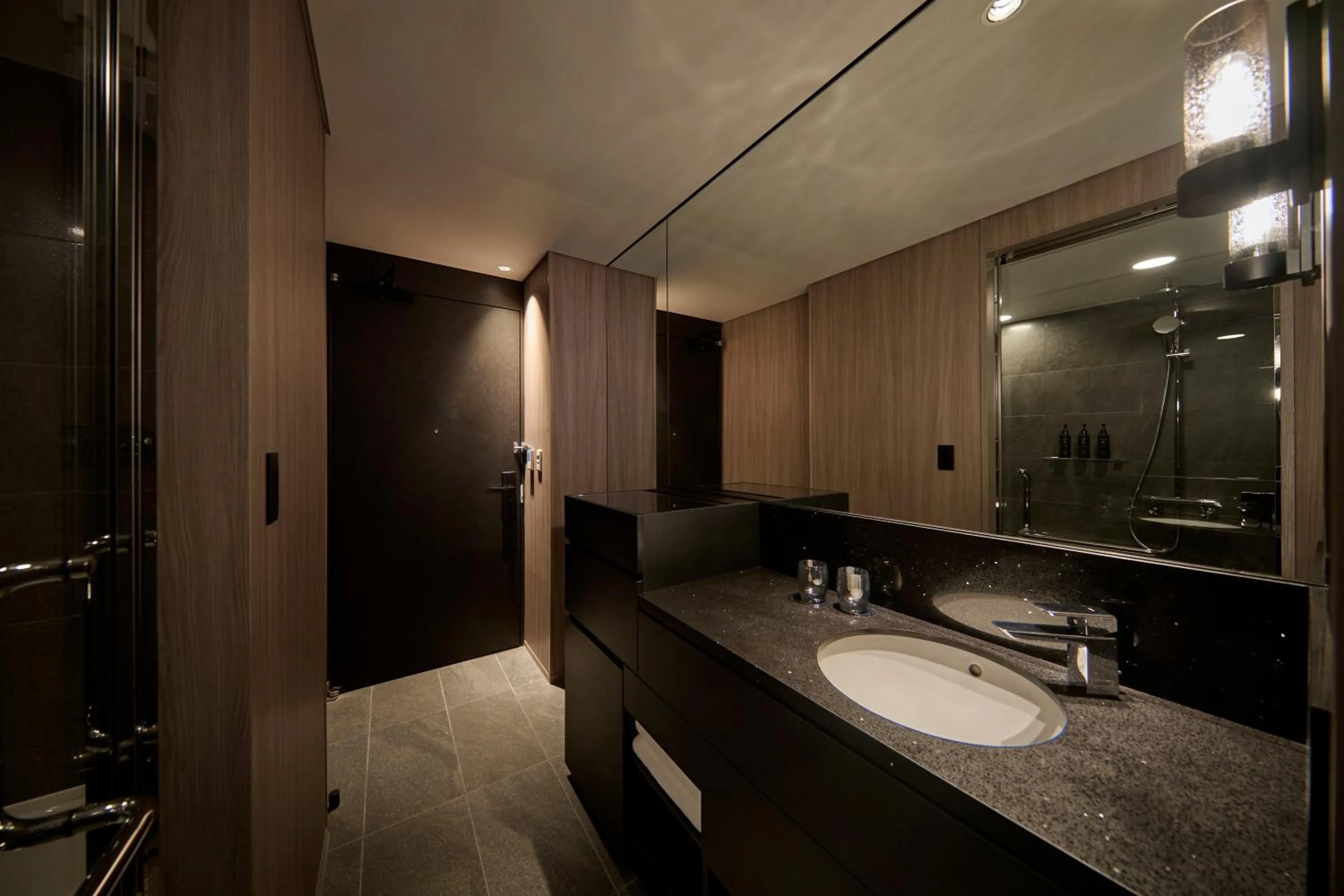 Shower in The Royal Park Hotel Iconic Nagoya