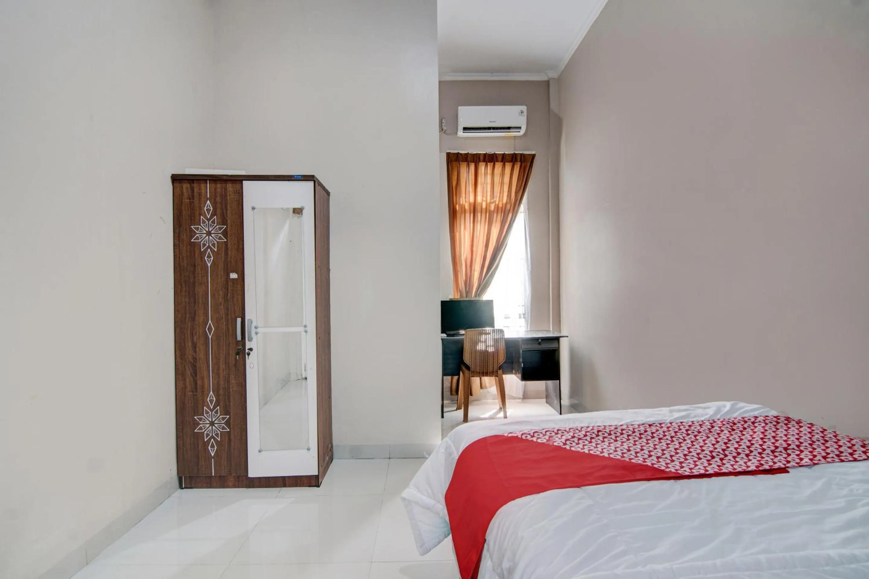 Bedroom, Bed in OYO 92806 Penginapan Geby Syariah