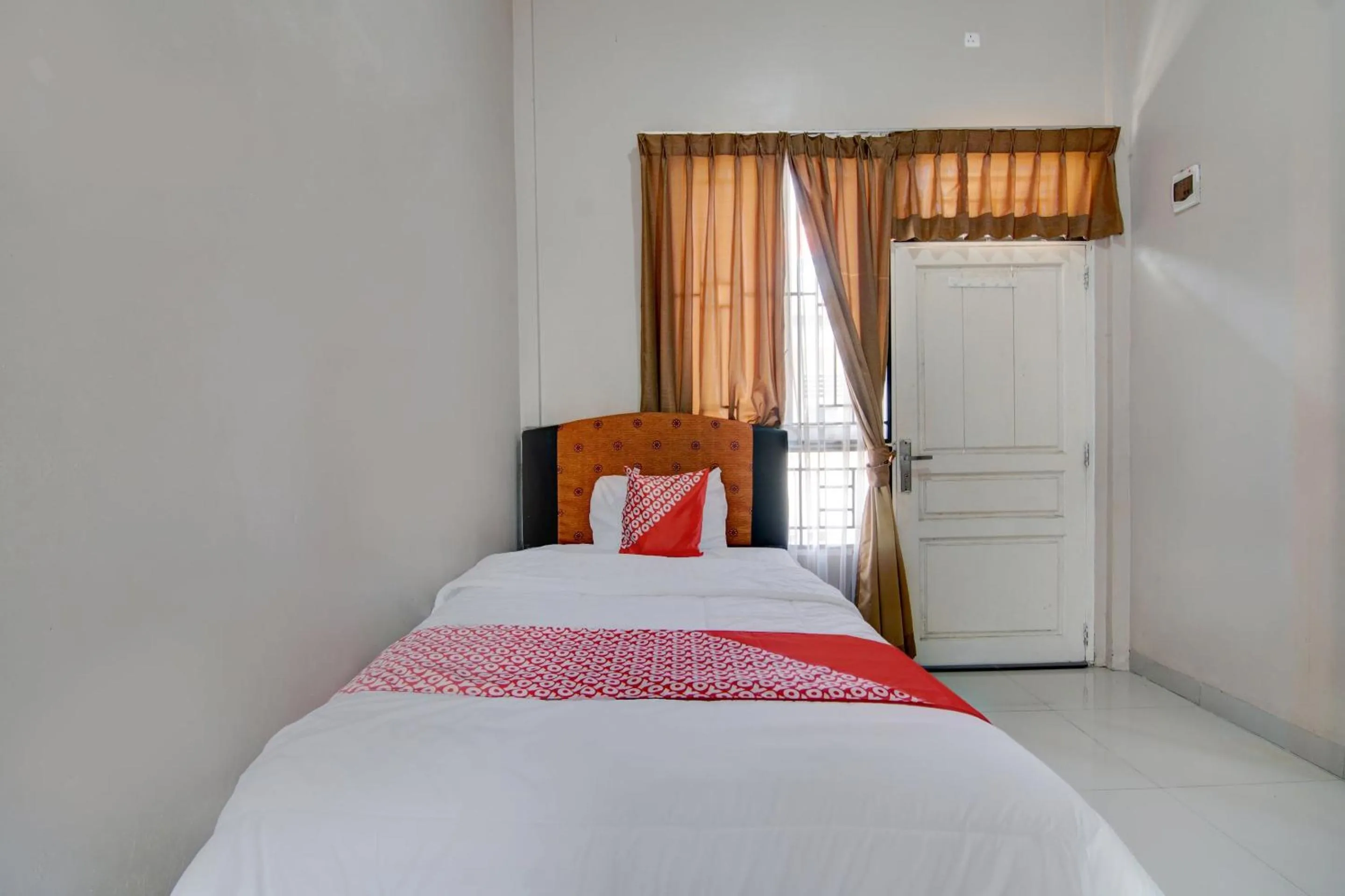 Bedroom, Bed in OYO 92806 Penginapan Geby Syariah