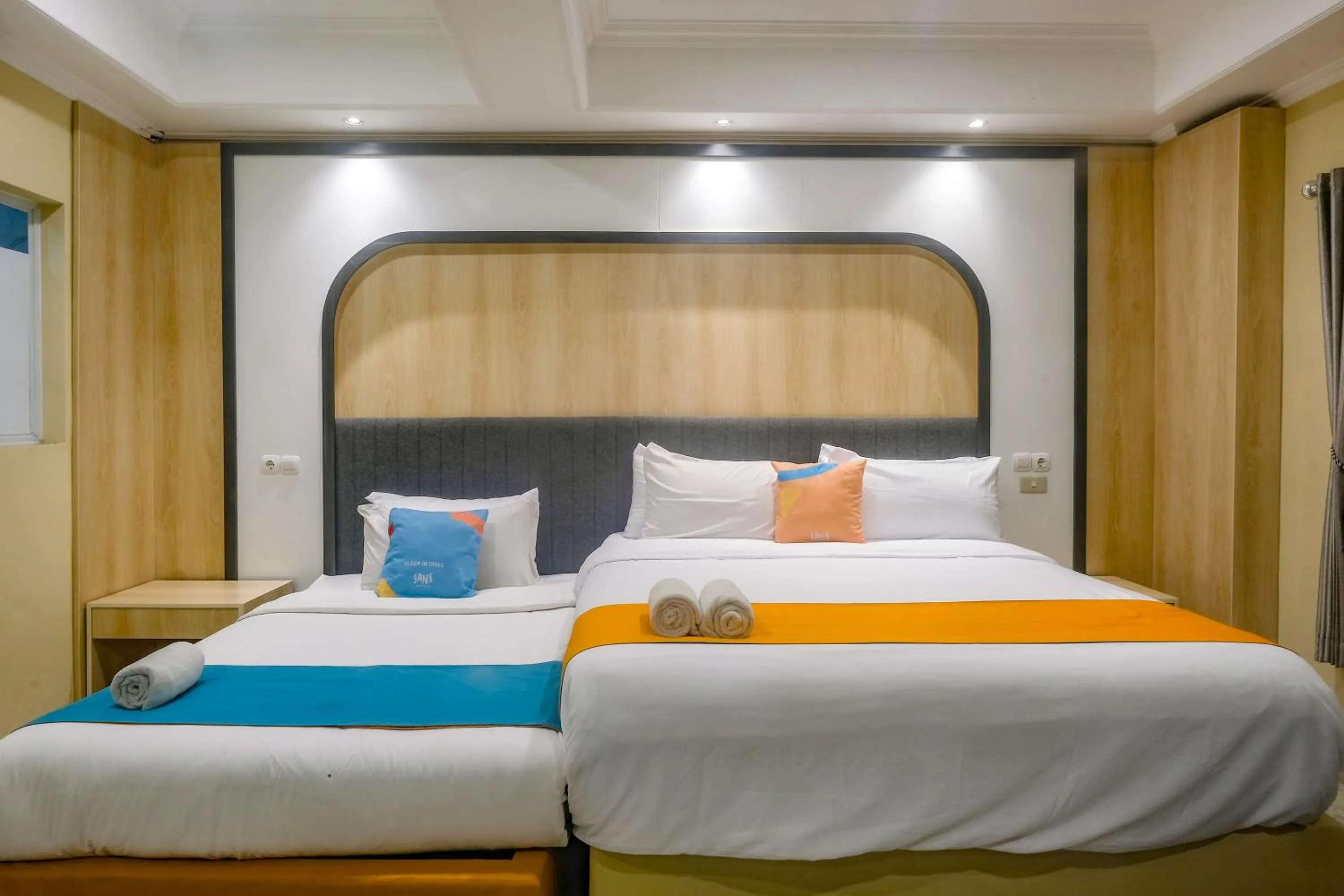 Bed in Sans Hotel City Park Medoho Semarang