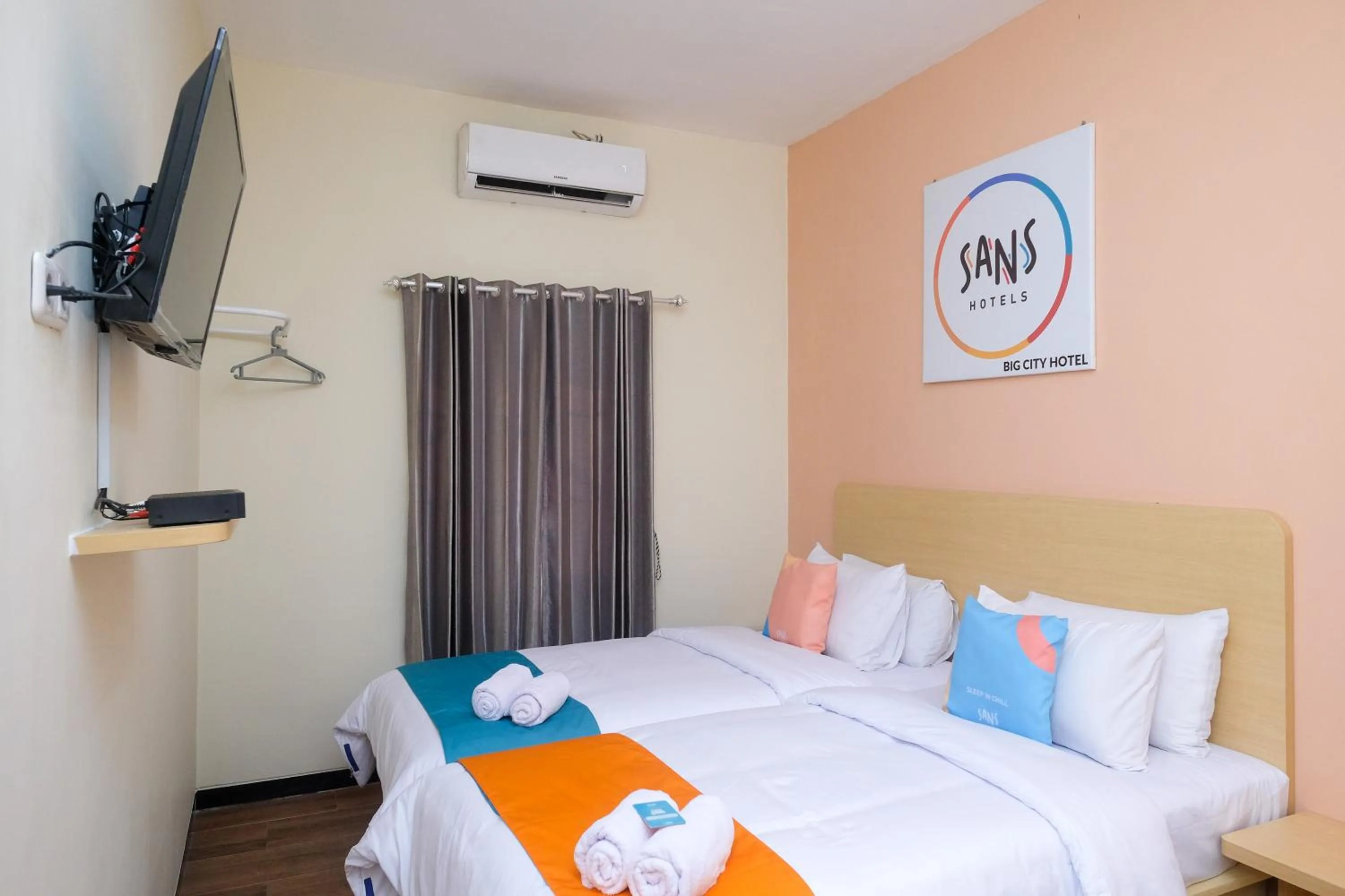 Bedroom, Bed in Sans Hotel City Park Medoho Semarang