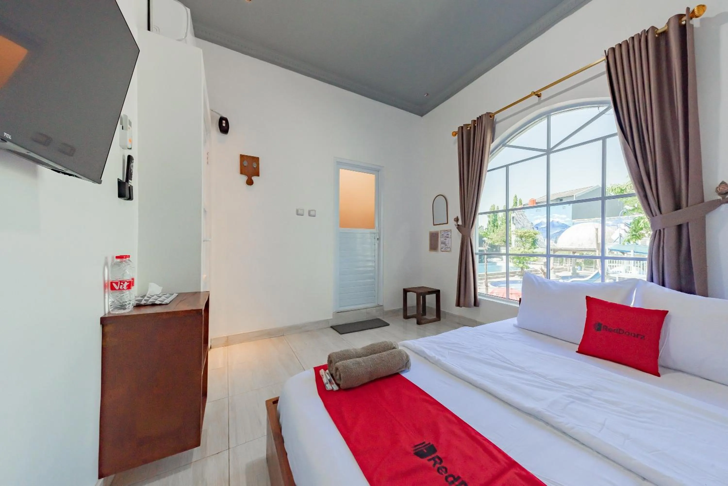 Bed in RedDoorz @ Niagara Waterpark