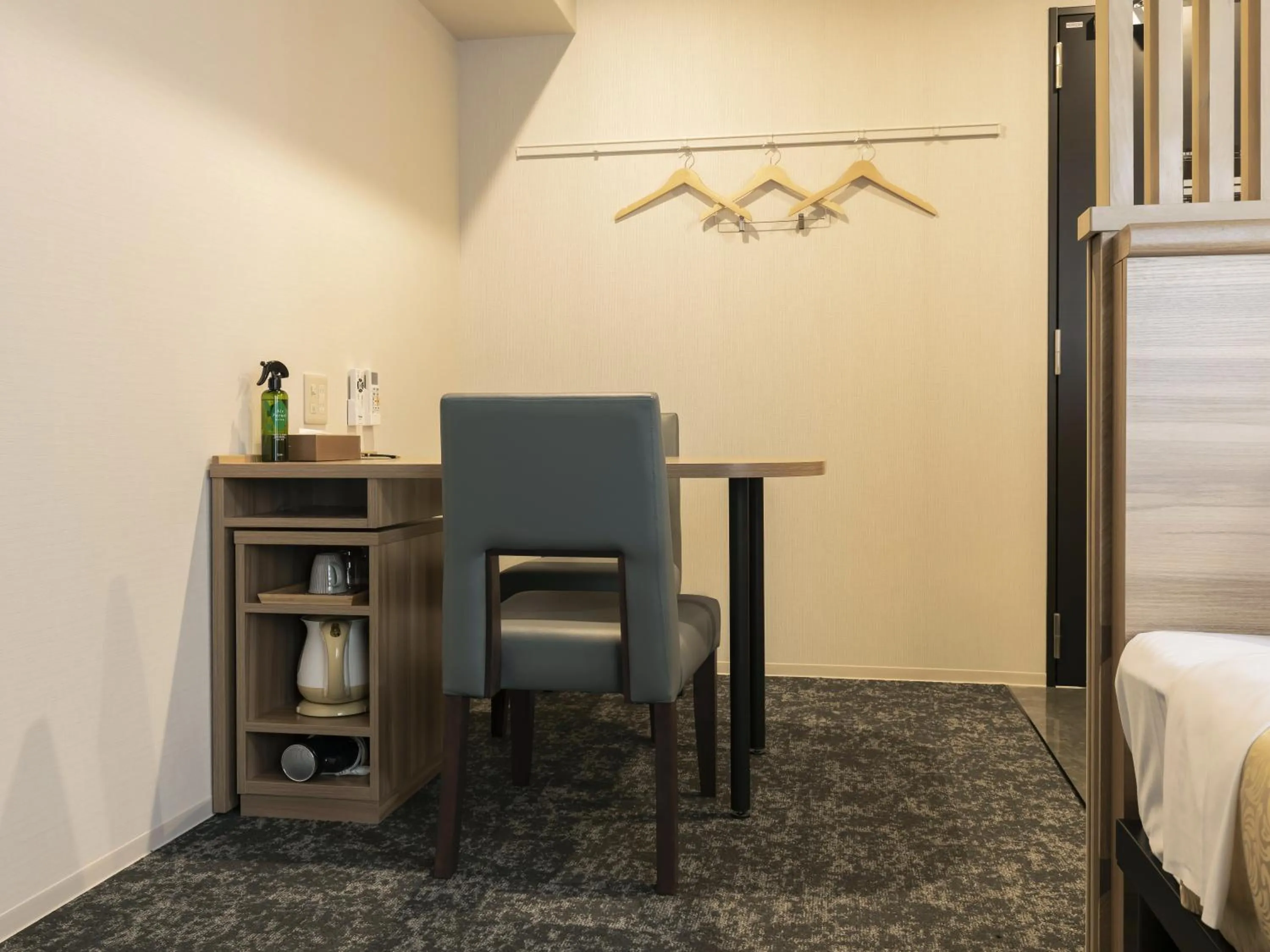 Dining area, Bed in Kyoto Plaza Hotel Kintetsu Jujo