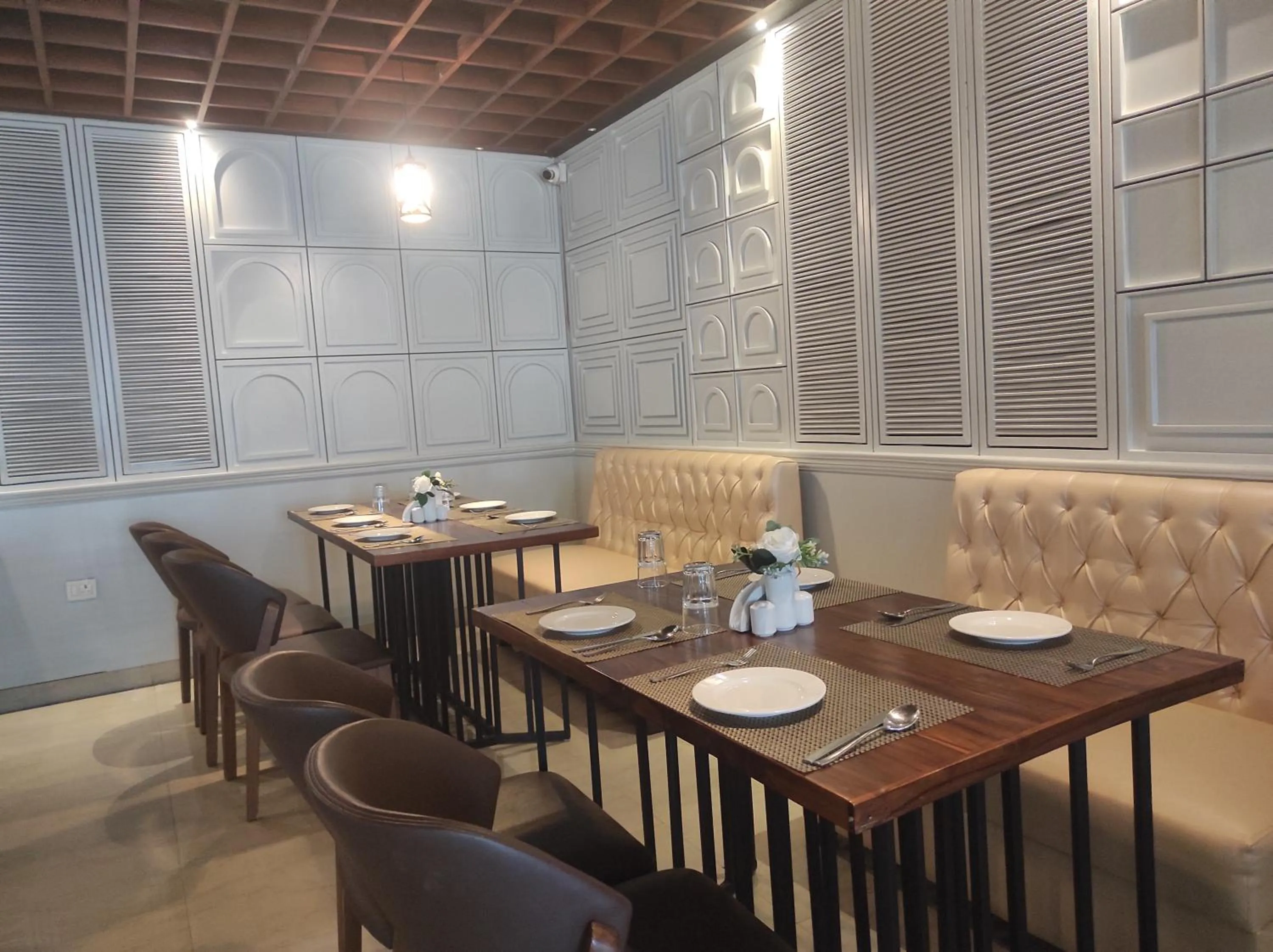 Restaurant/places to eat in Hotel Obsidian Blue