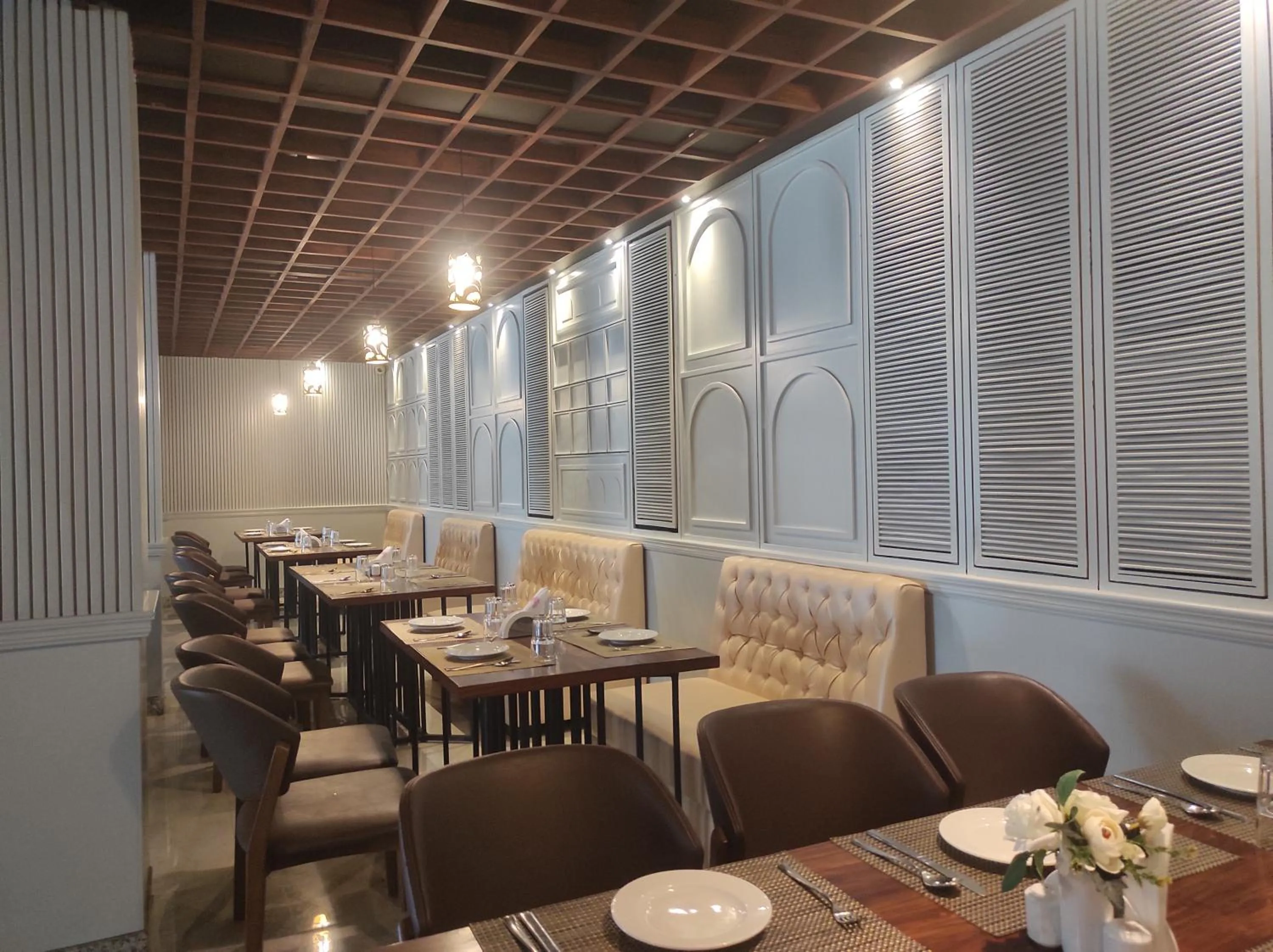 Restaurant/places to eat in Hotel Obsidian Blue