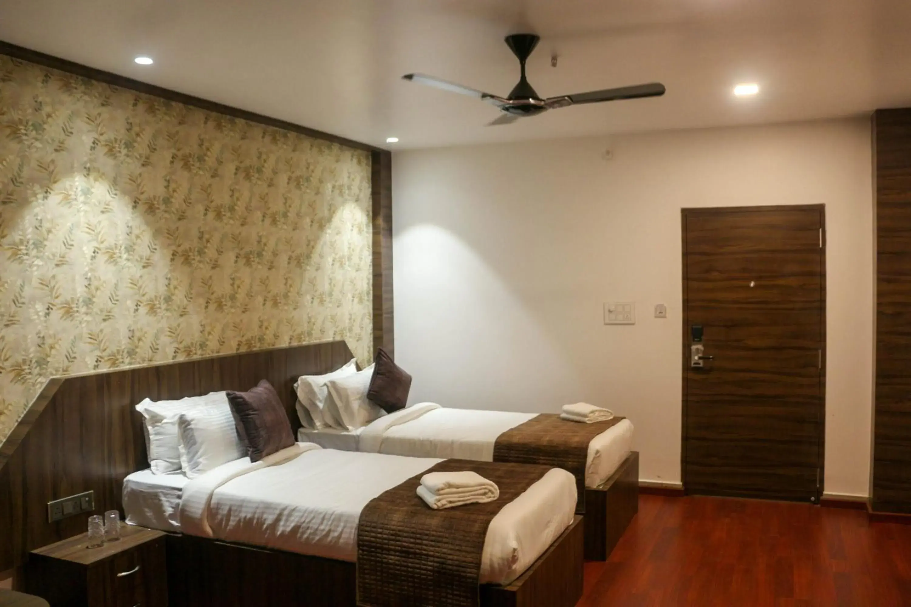 Deluxe Twin Room in Hotel Obsidian Blue Deluxe Twin Room in Hotel Obsidian Blue