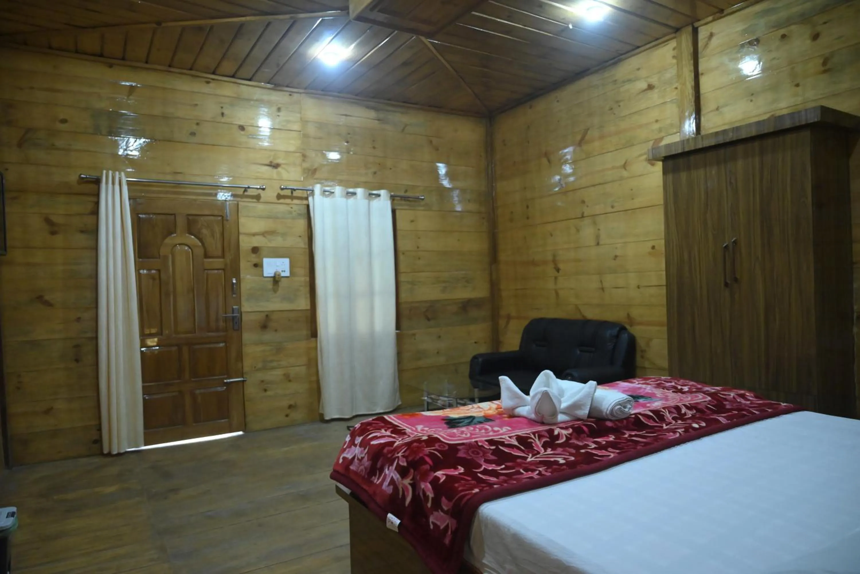 Bed in De Aloha Resort