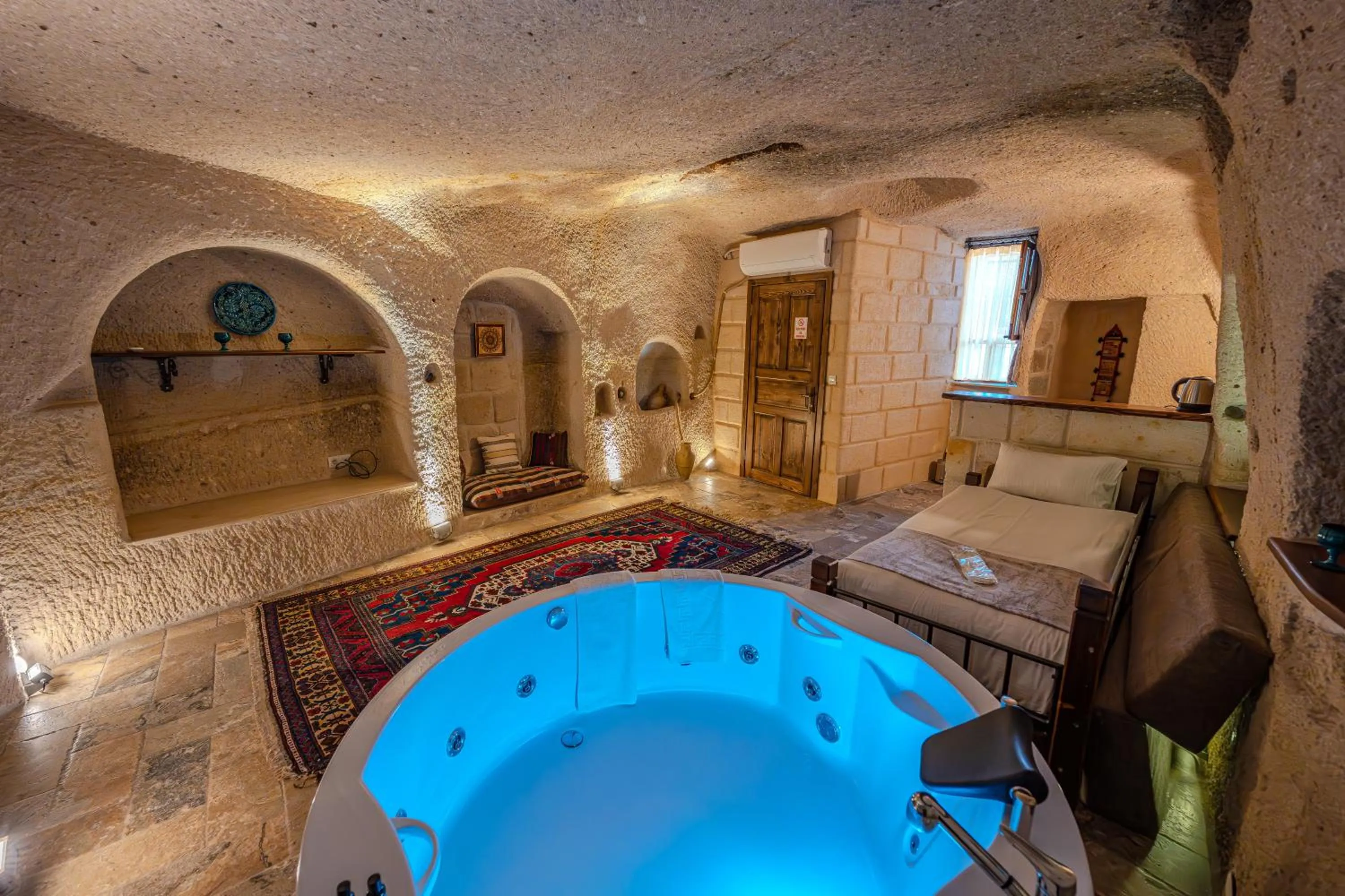 Hot Tub in Osmanbey Cave House