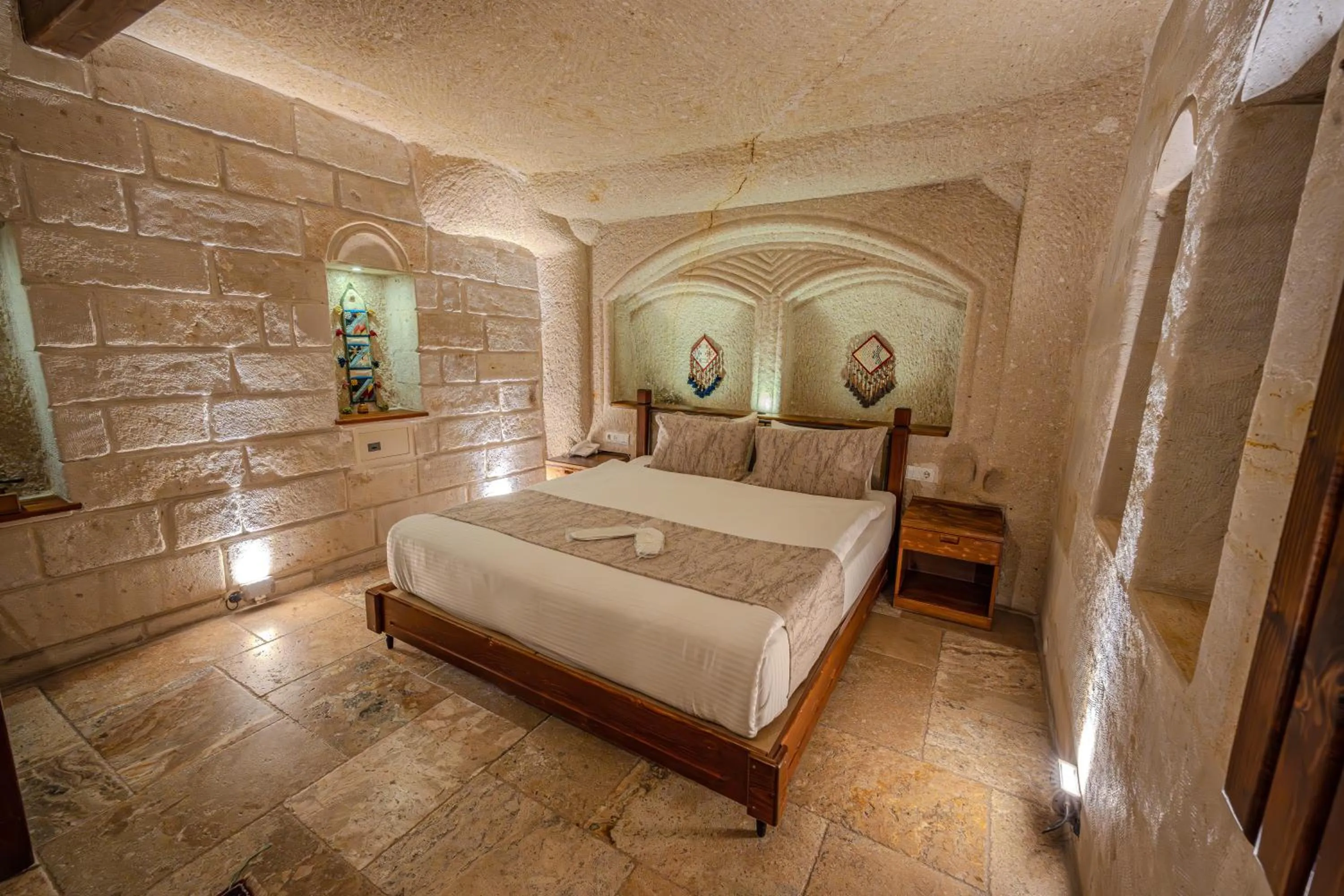 Photo of the whole room, Bed in Osmanbey Cave House
