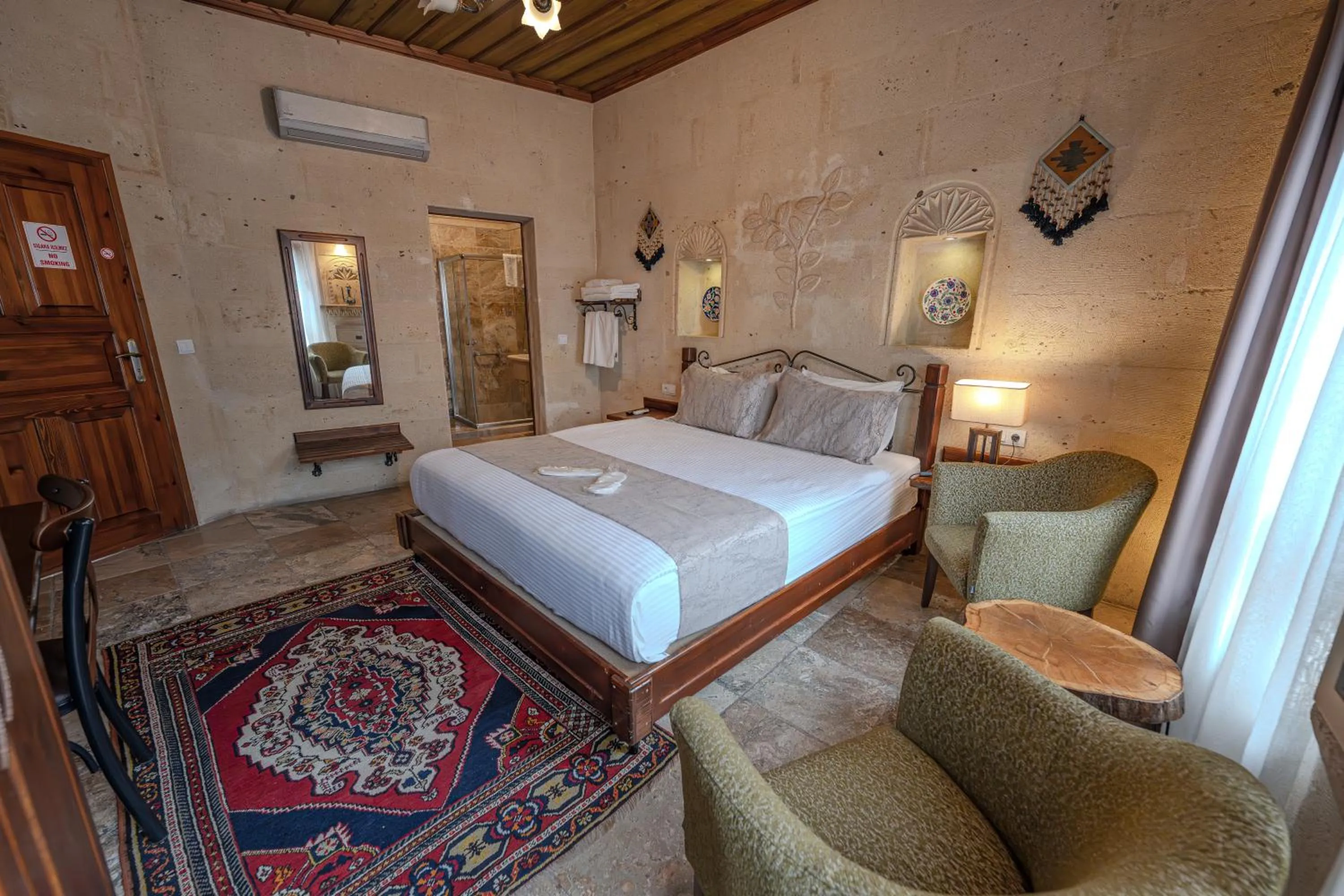 Photo of the whole room, Bed in Osmanbey Cave House