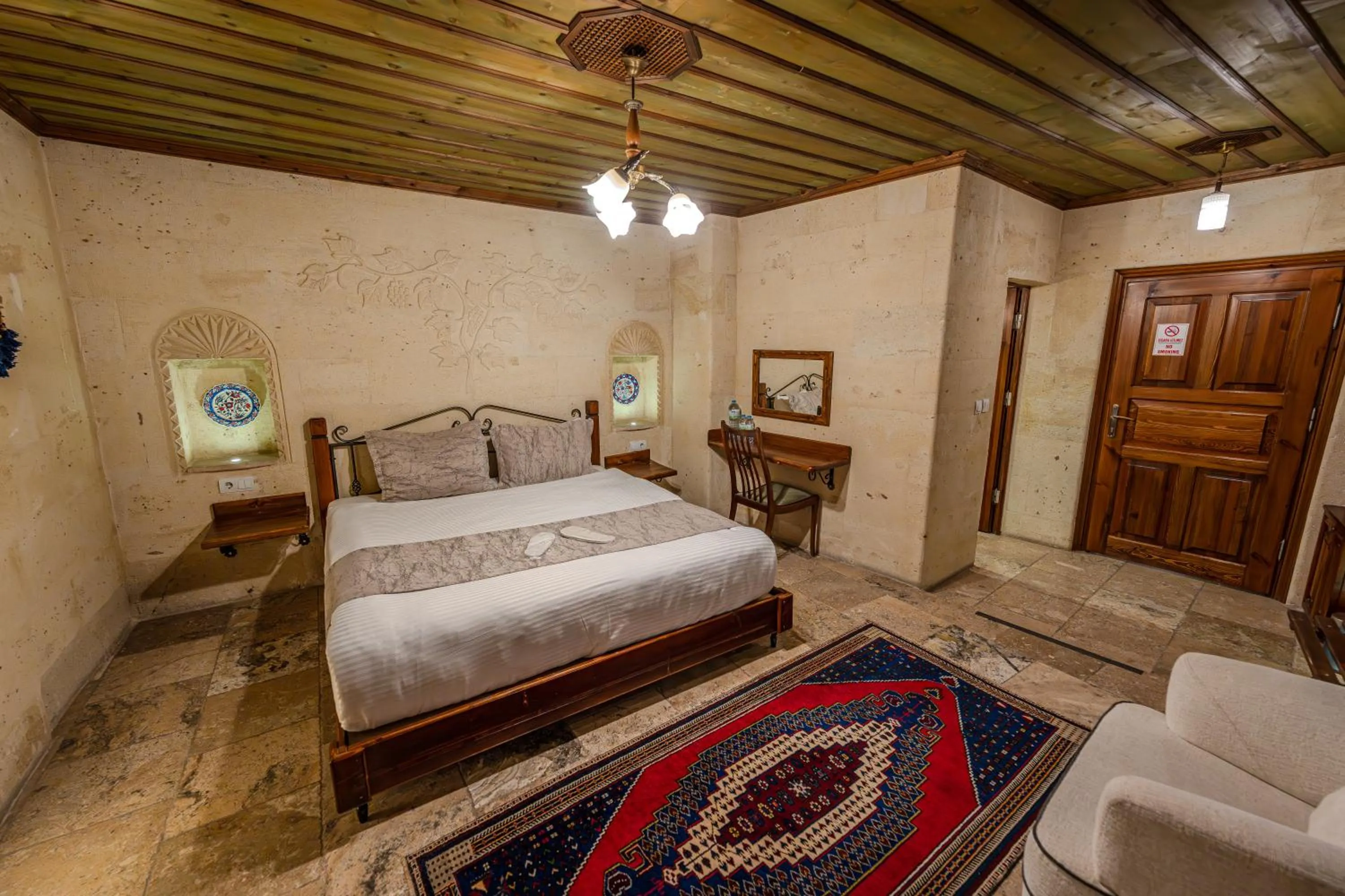 Photo of the whole room, Bed in Osmanbey Cave House