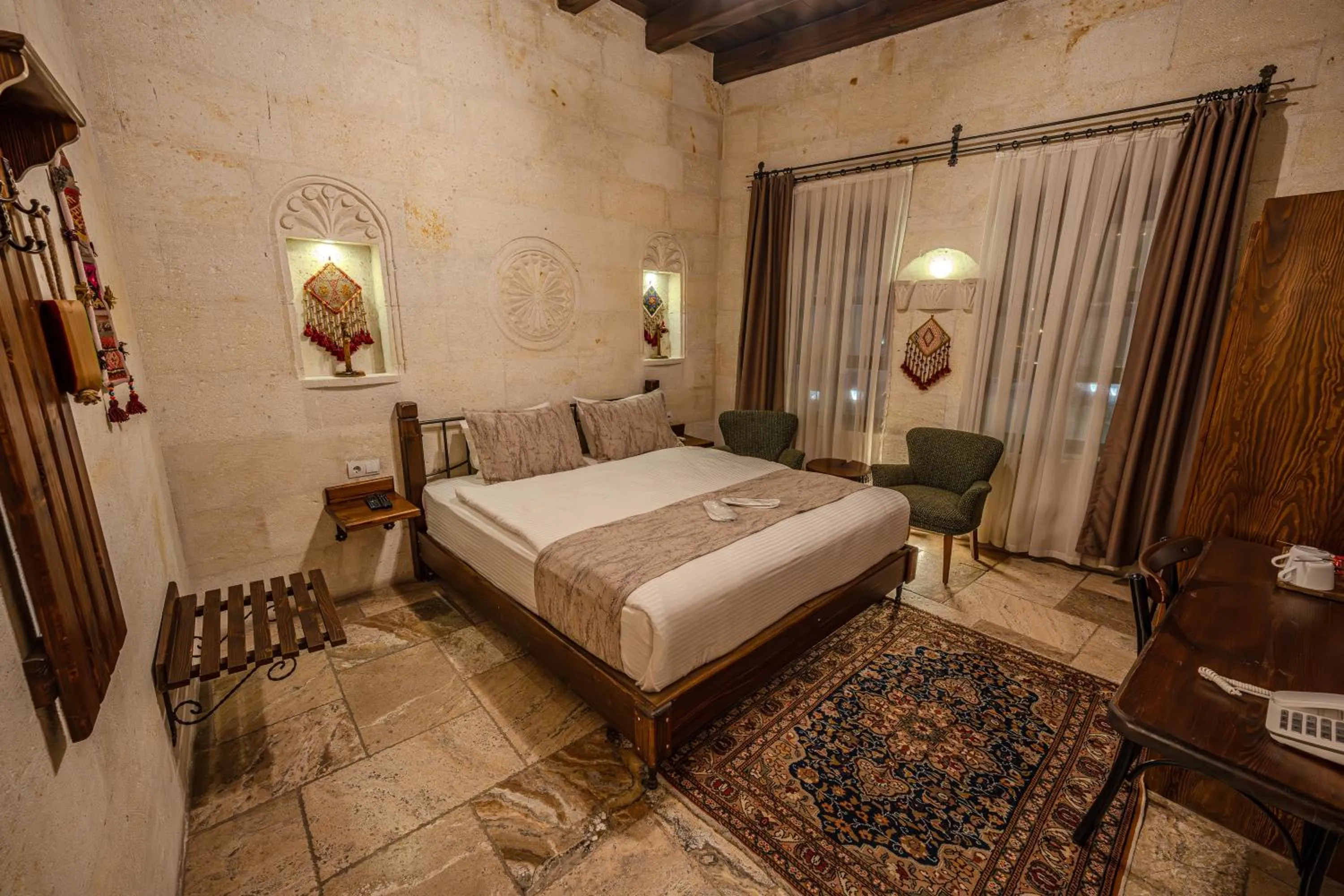 Photo of the whole room, Bed in Osmanbey Cave House