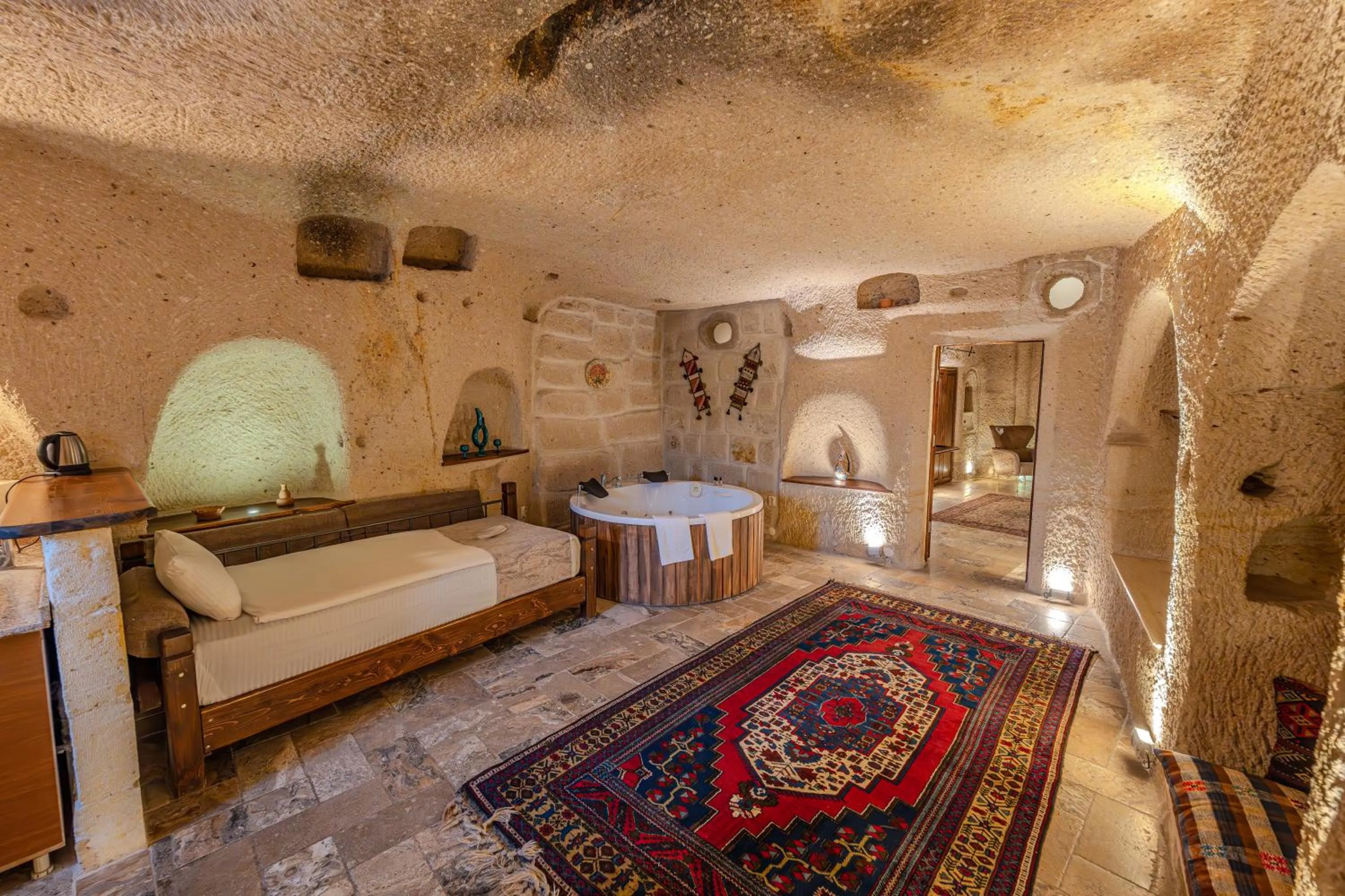 Hot Tub, Bed in Osmanbey Cave House