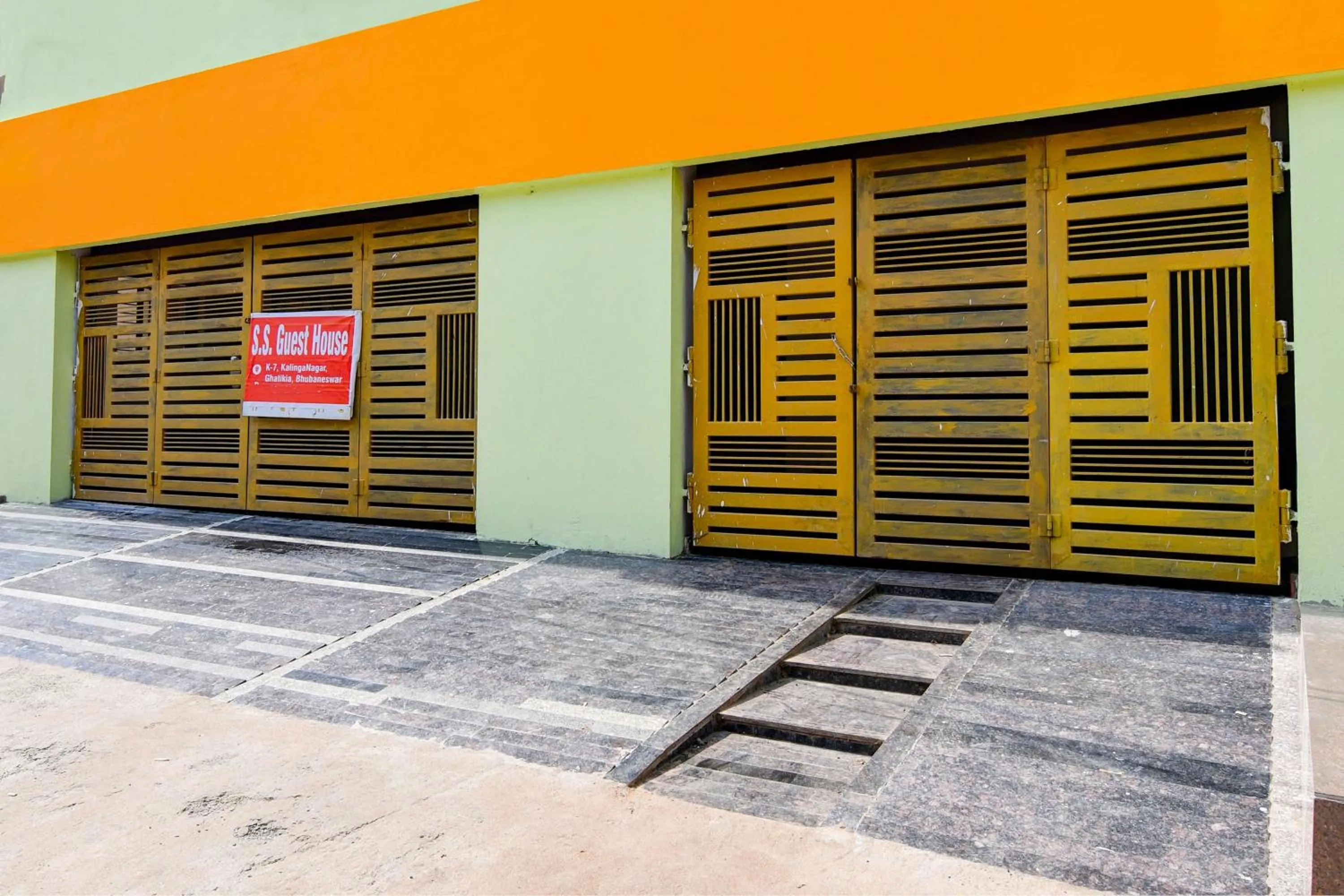 Facade/entrance in Hotel O Flagship S S Guesthouse