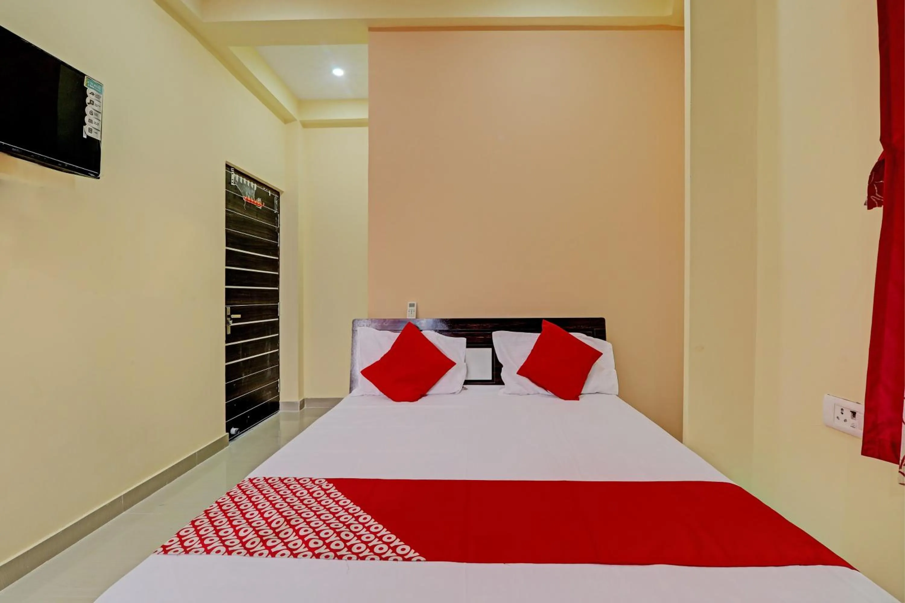 Bedroom, Bed in Hotel O Hotel Trimurti Inn