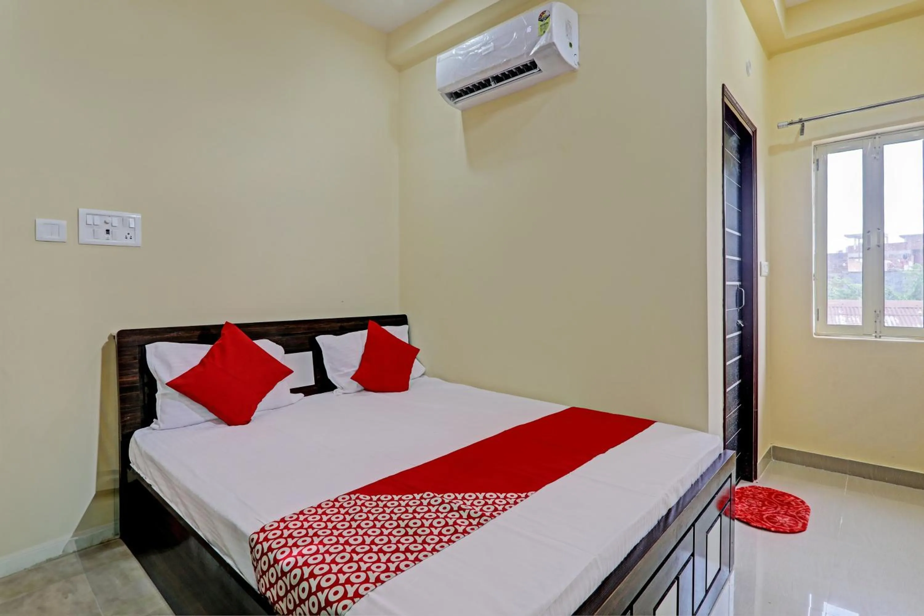 Bedroom, Bed in Hotel O Hotel Trimurti Inn