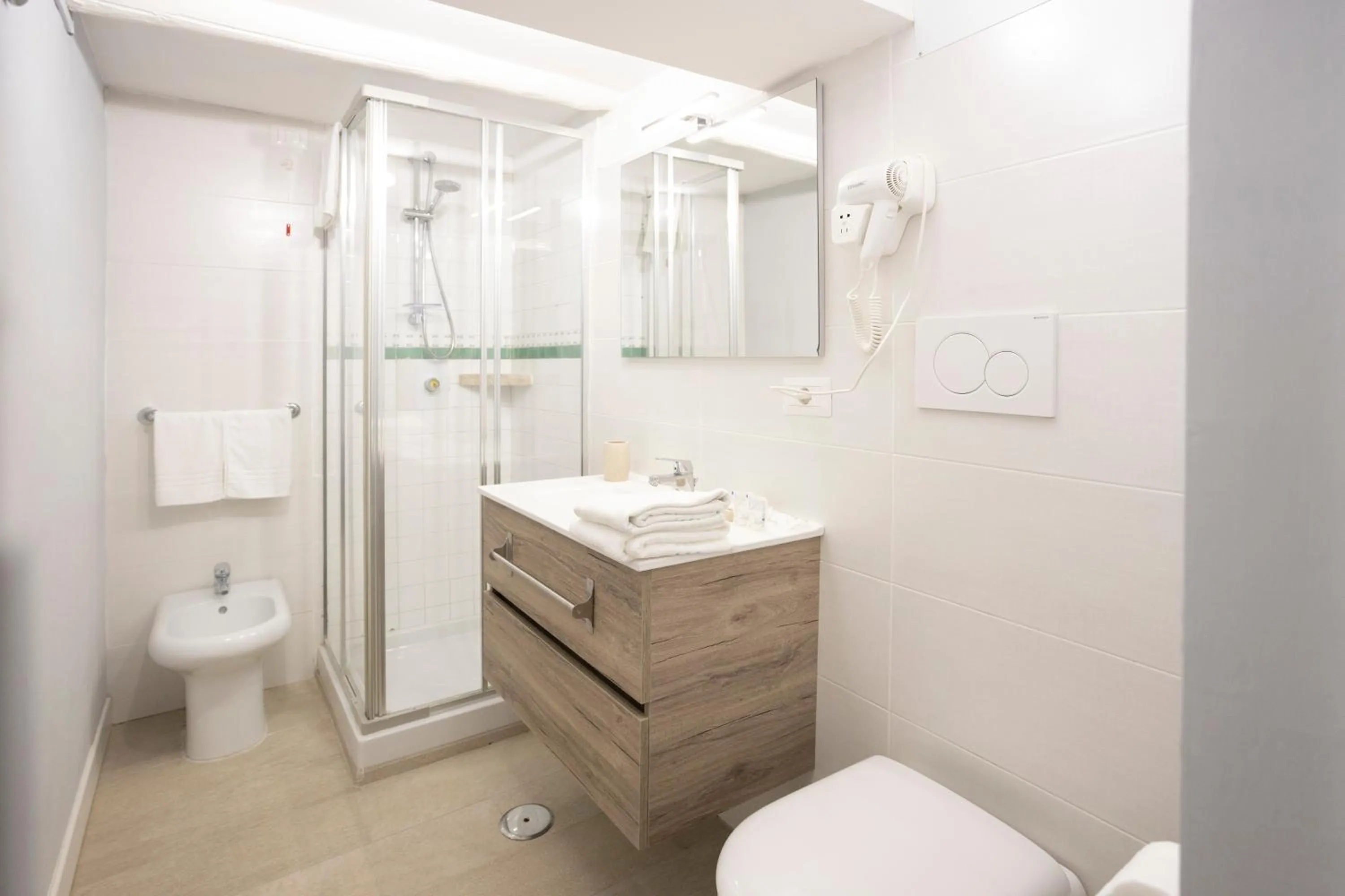 Shower in La Chambre Duomo