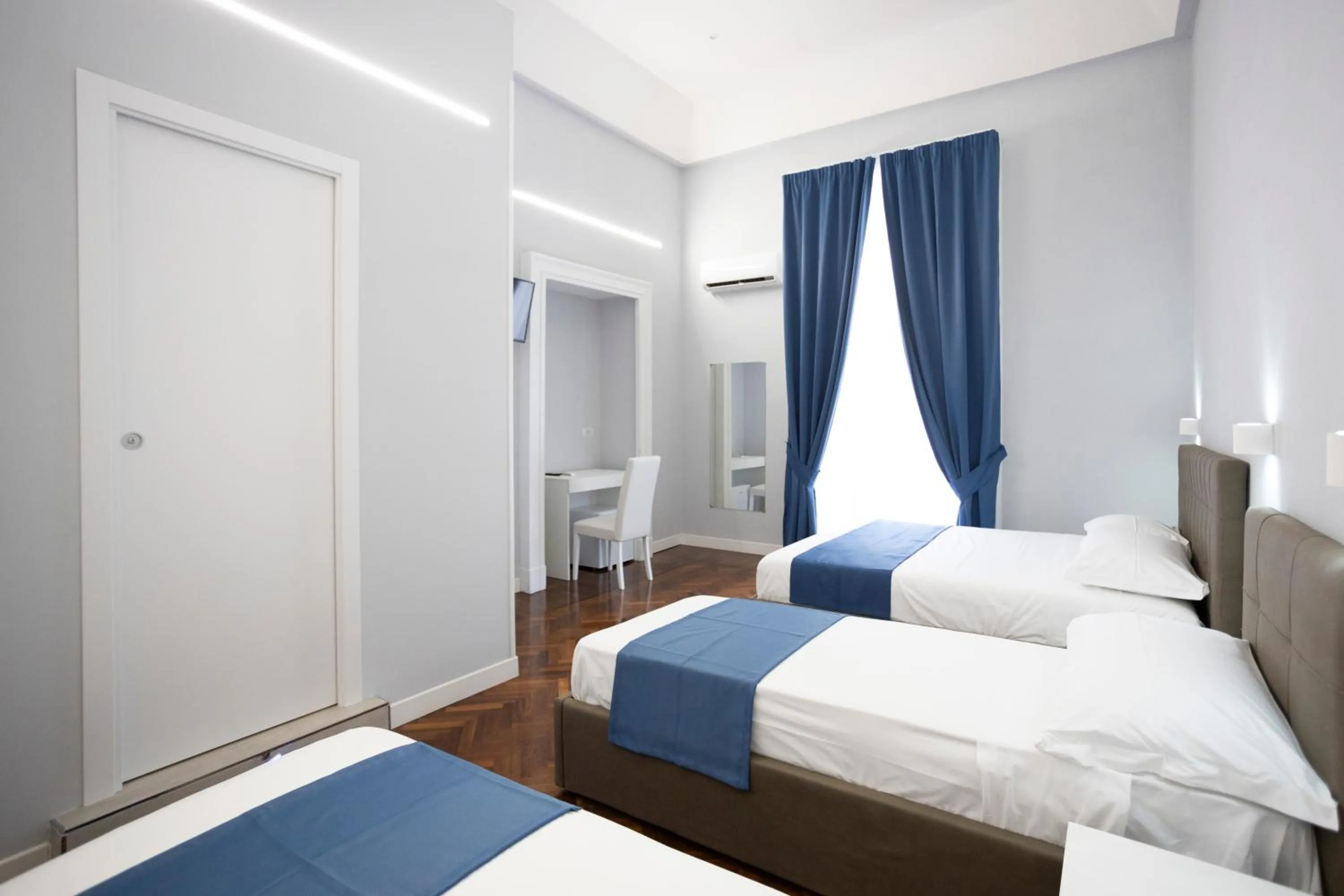 Photo of the whole room, Bed in La Chambre Duomo