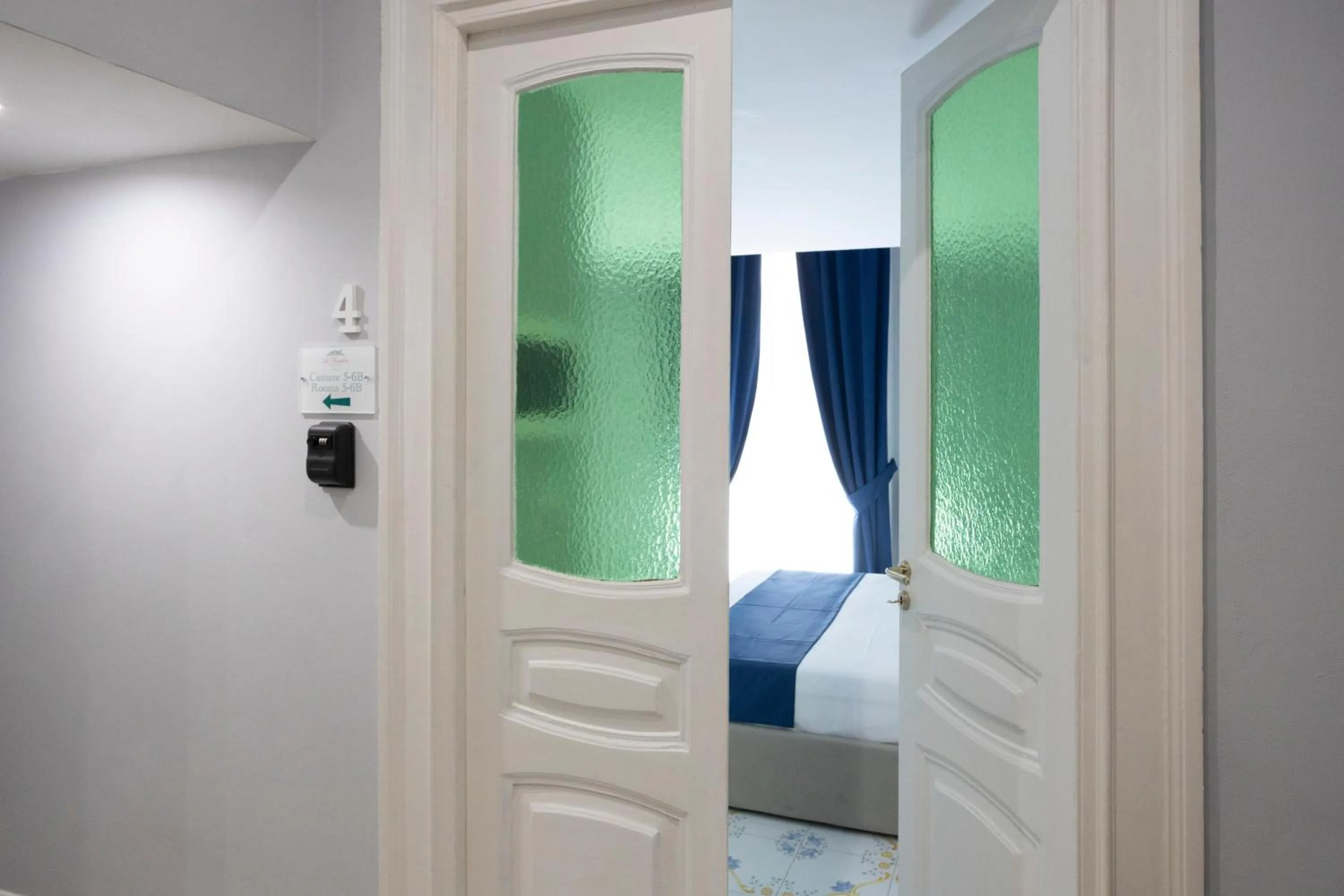 Photo of the whole room, Bed in La Chambre Duomo