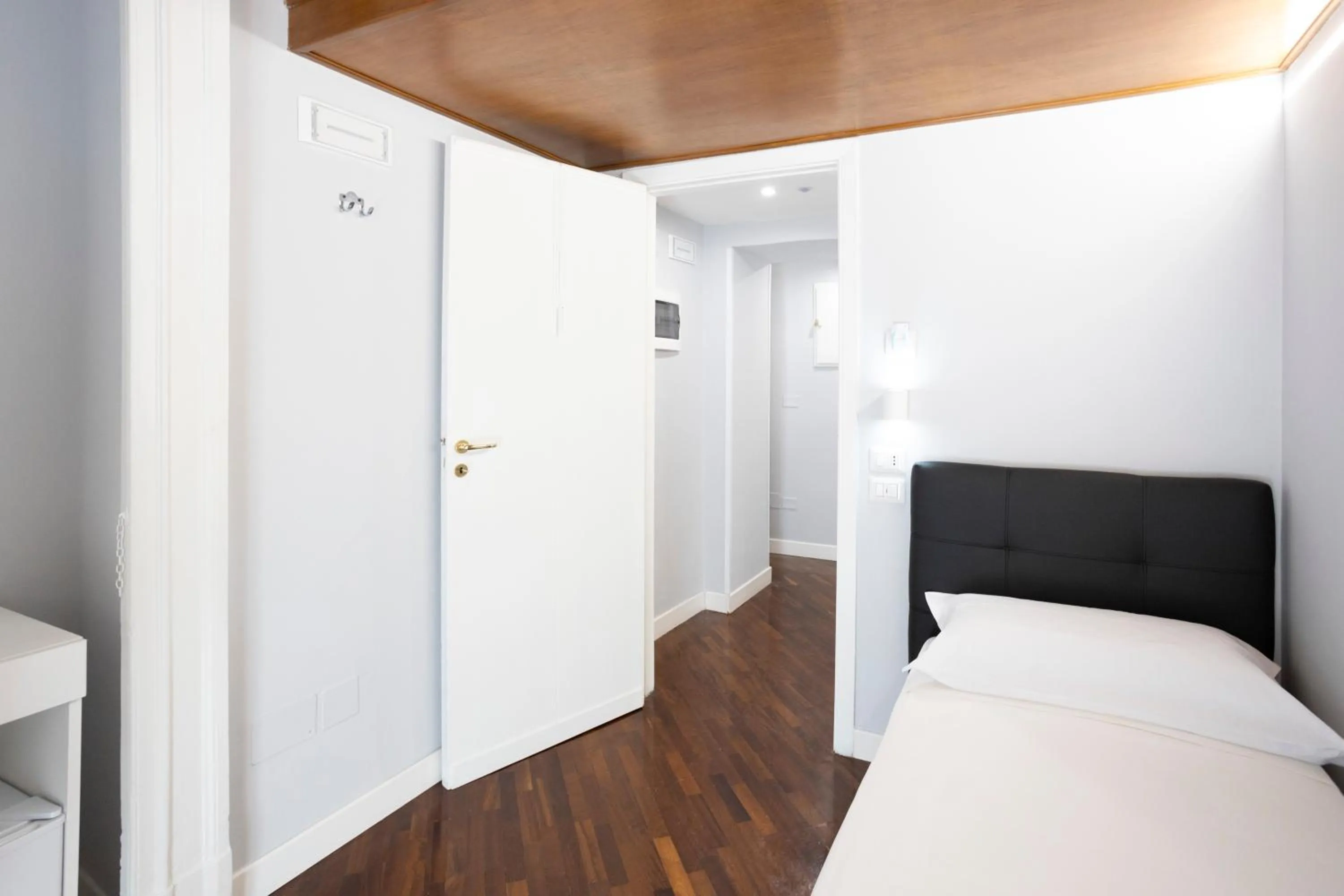 Photo of the whole room, Bed in La Chambre Duomo