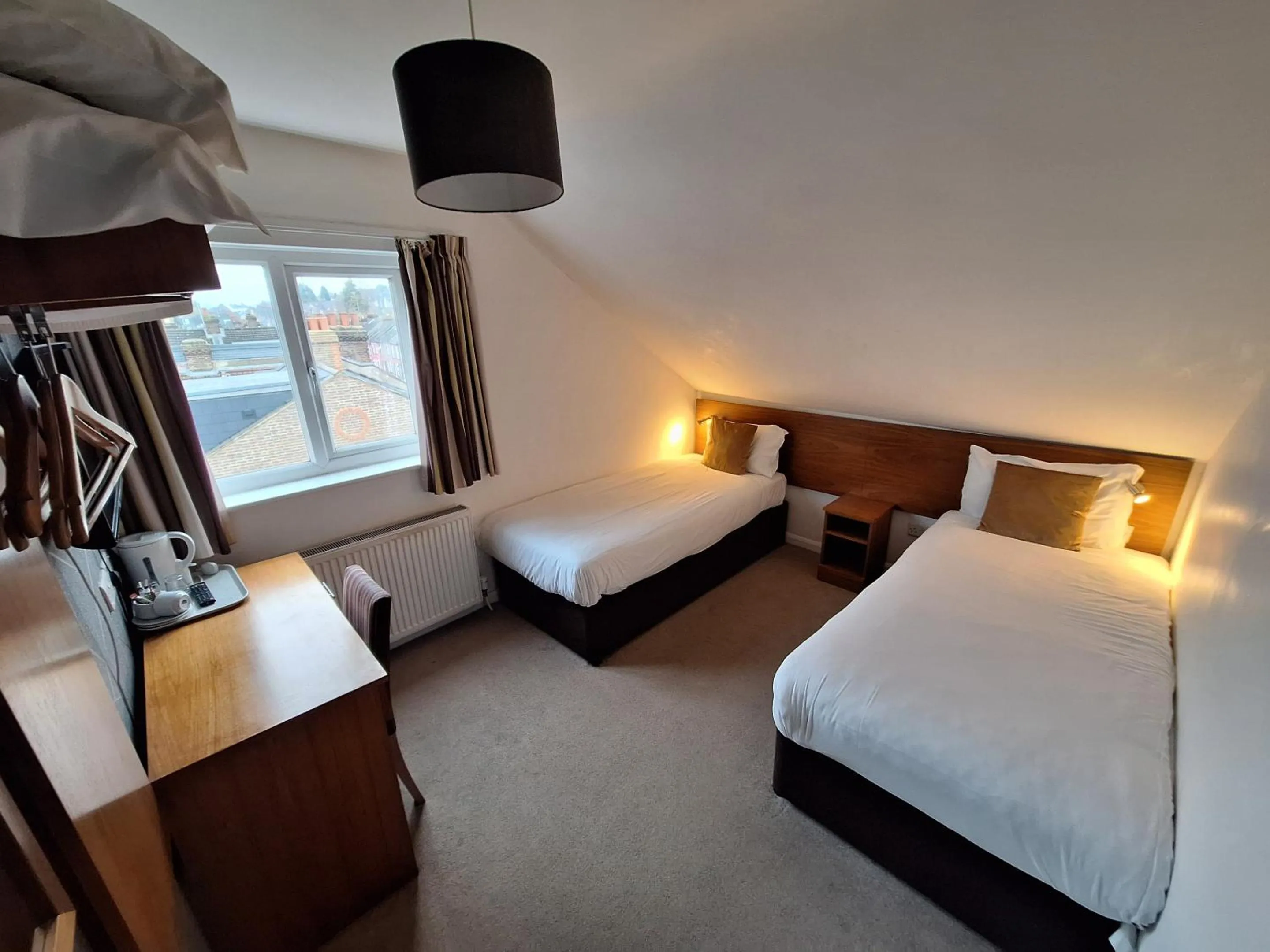 Bedroom, Bed in Stockwood Hotel - Luton Airport