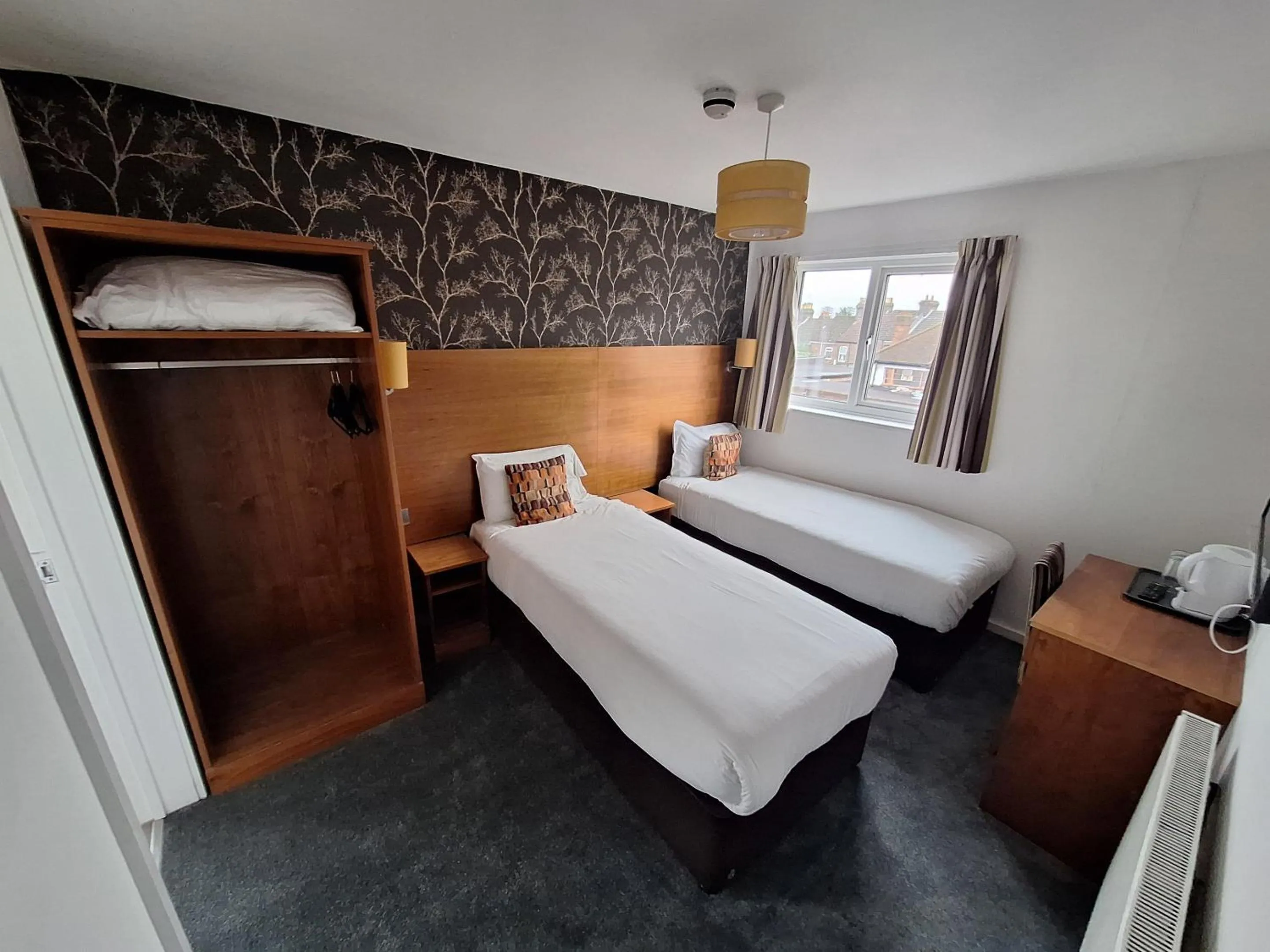 Bedroom, Bed in Stockwood Hotel - Luton Airport