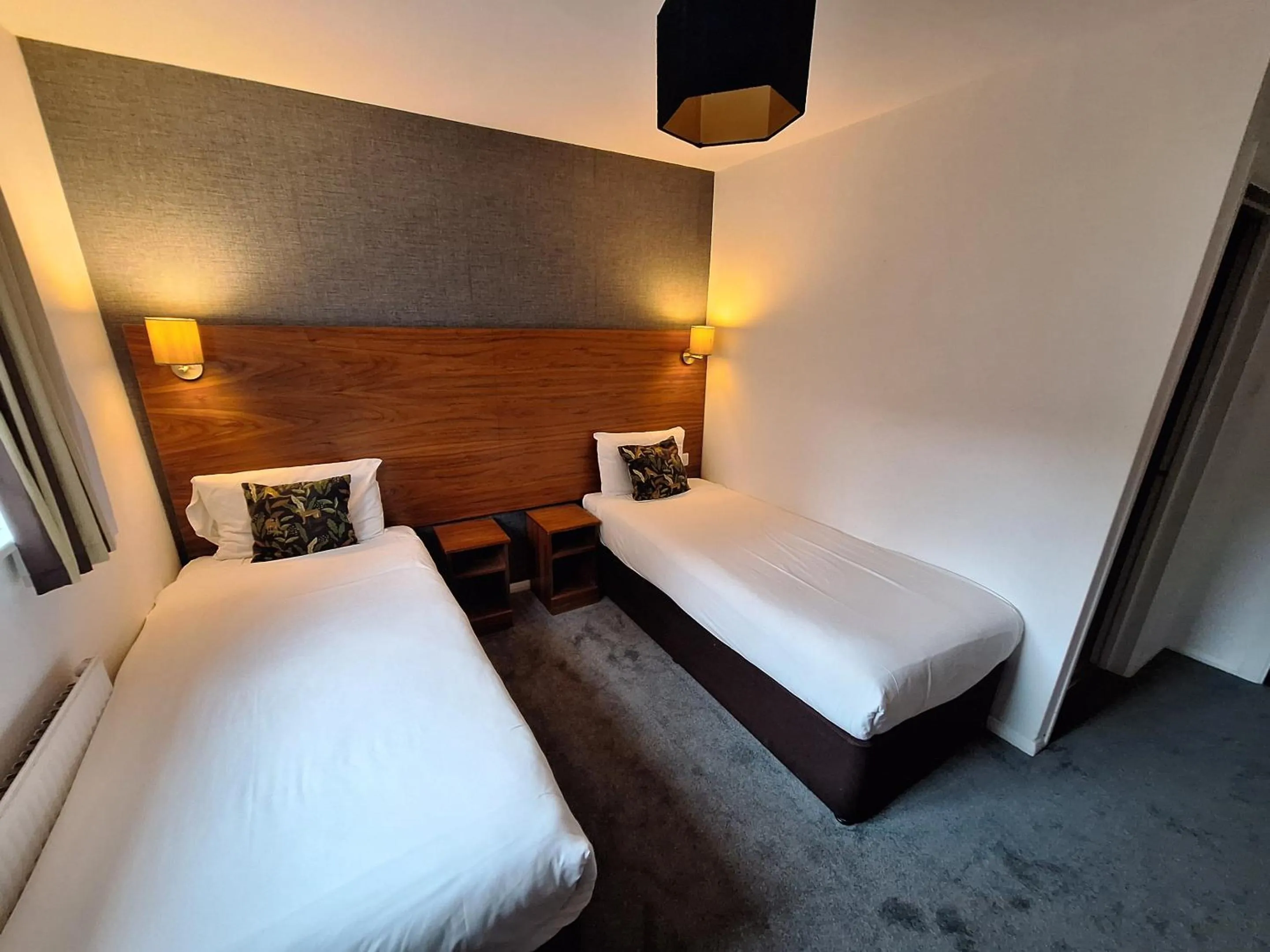 Bedroom, Bed in Stockwood Hotel - Luton Airport