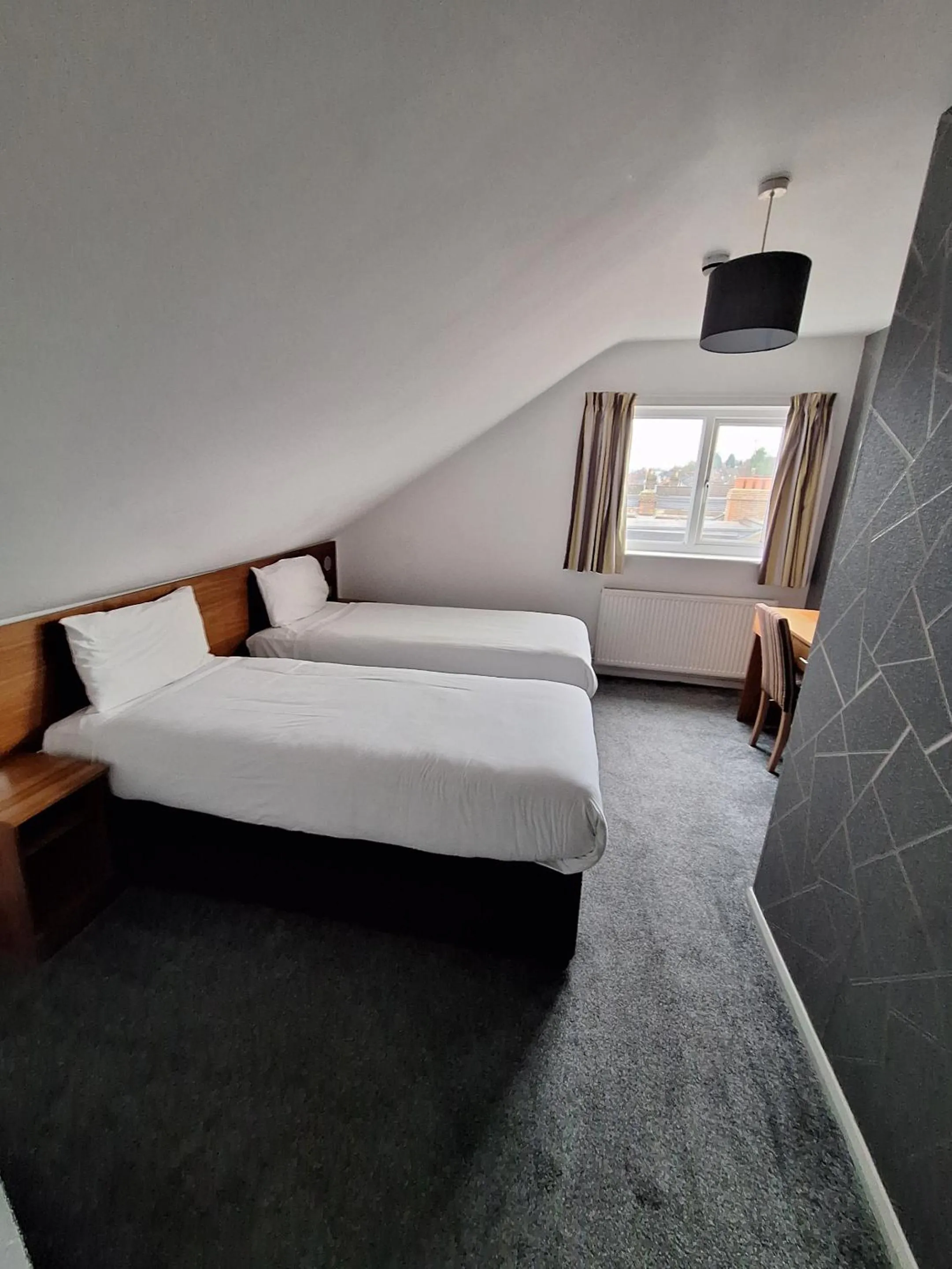 Bedroom, Bed in Stockwood Hotel - Luton Airport
