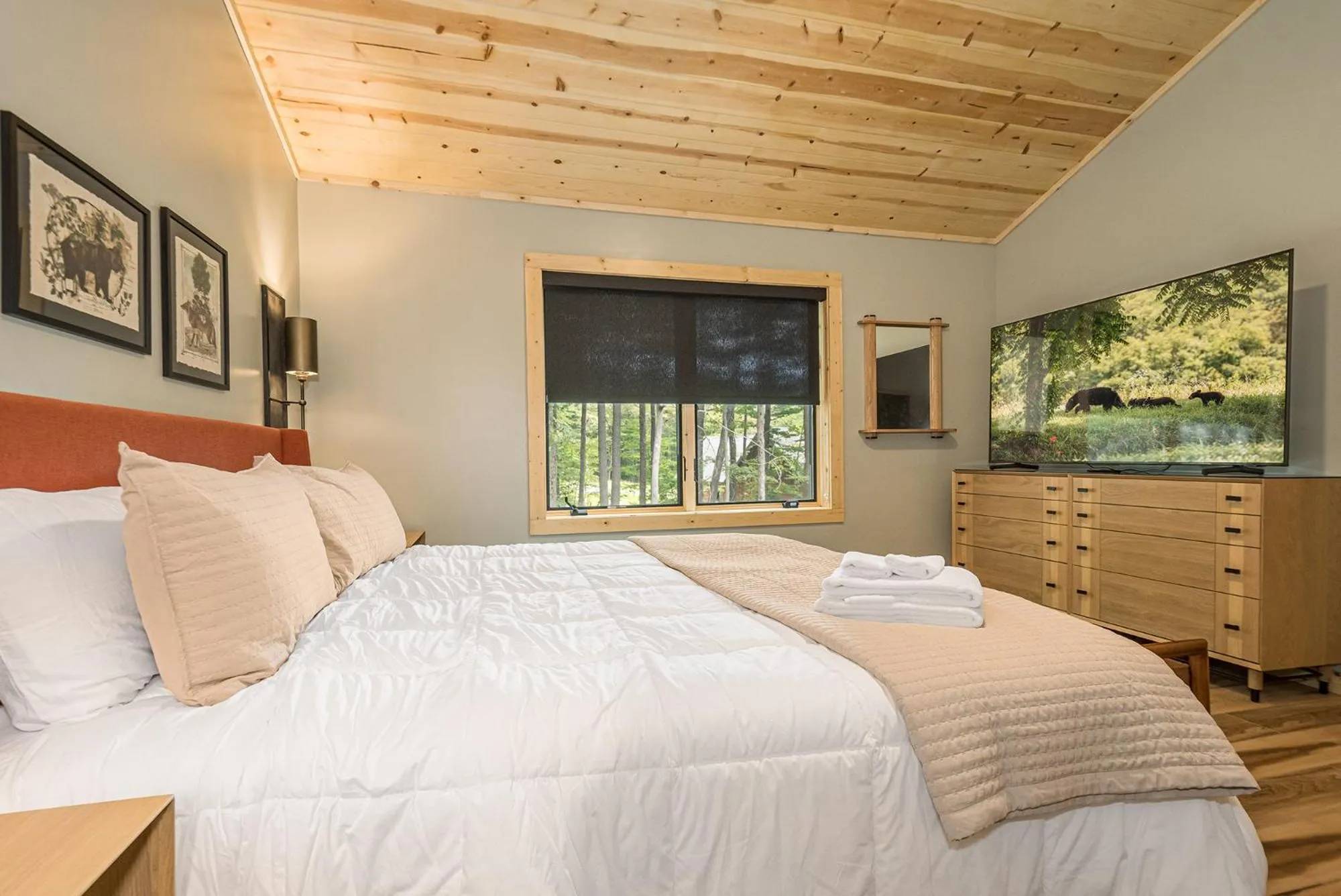 Property building, Bed in Black Diamond Lodge