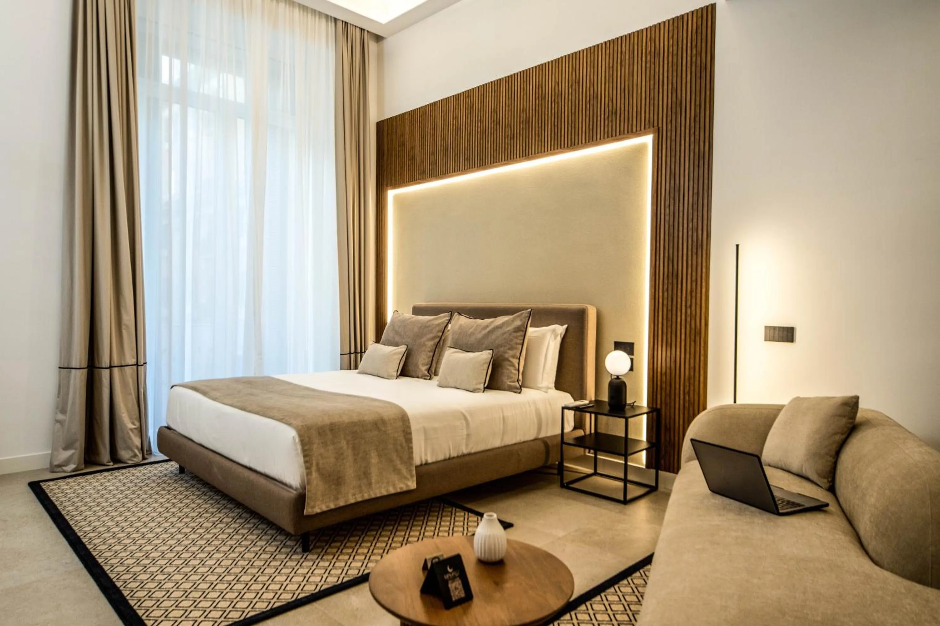 Bed in MAMALU - Studios and Suites