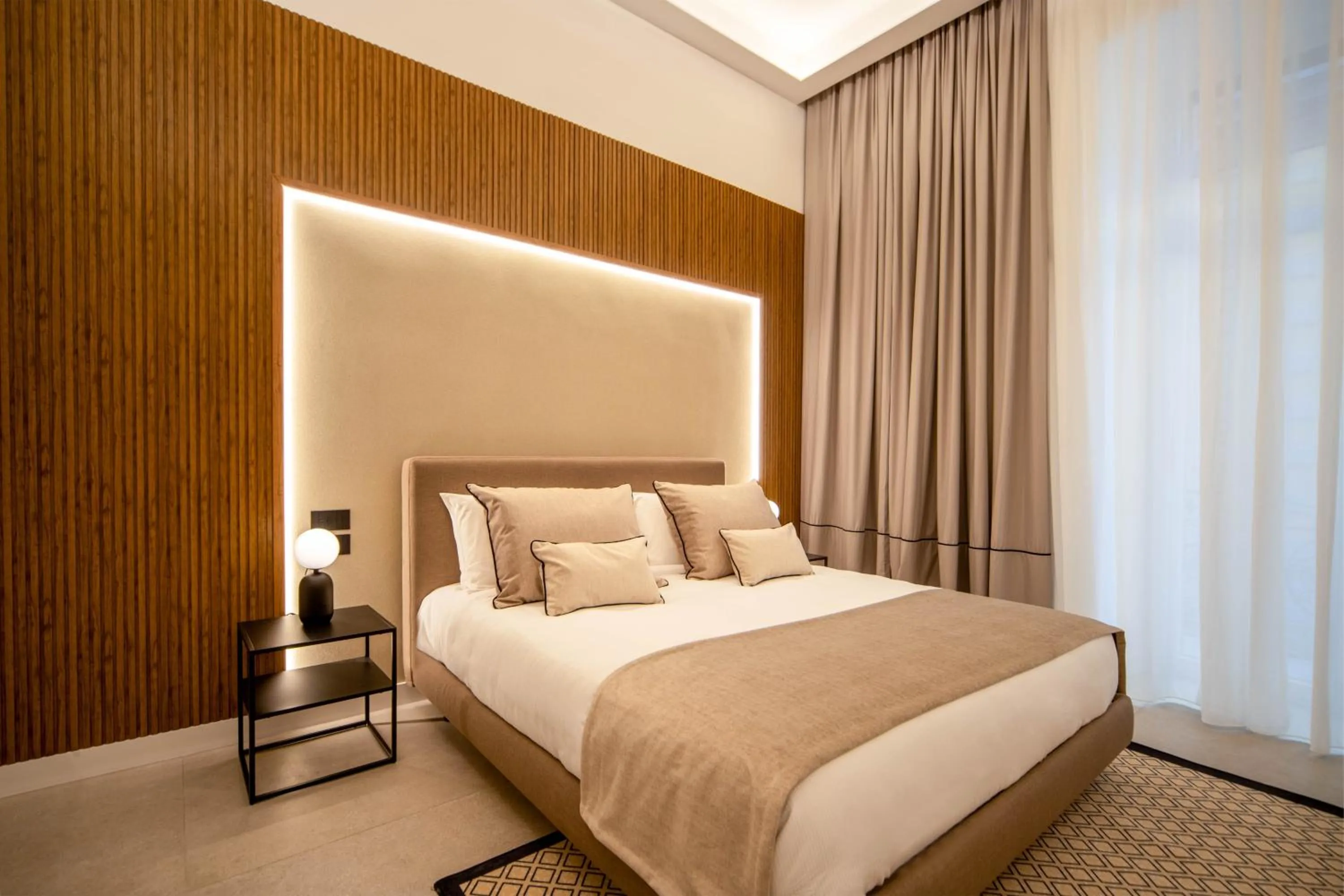 Photo of the whole room, Bed in MAMALU - Studios and Suites