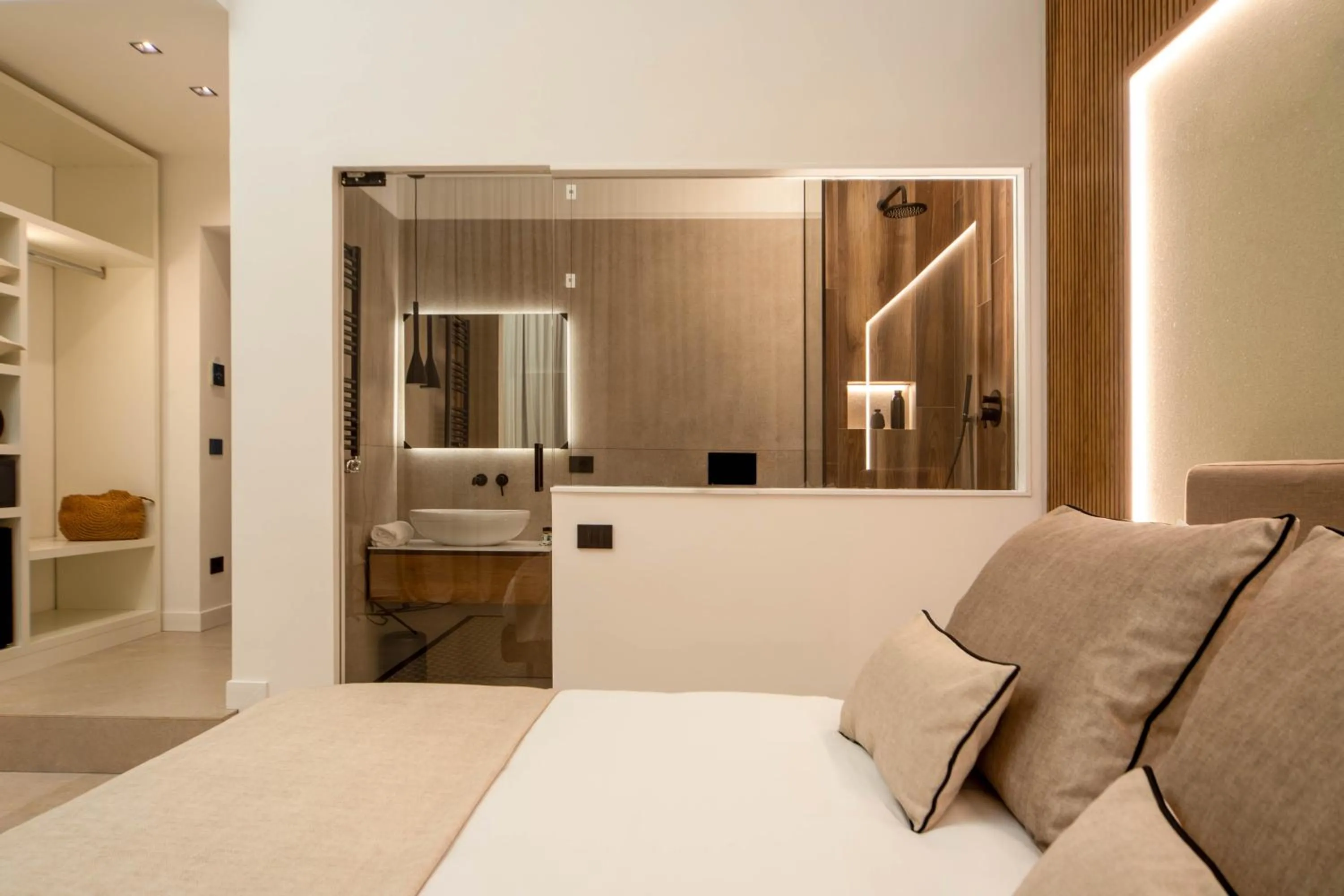 Bed in MAMALU - Studios and Suites