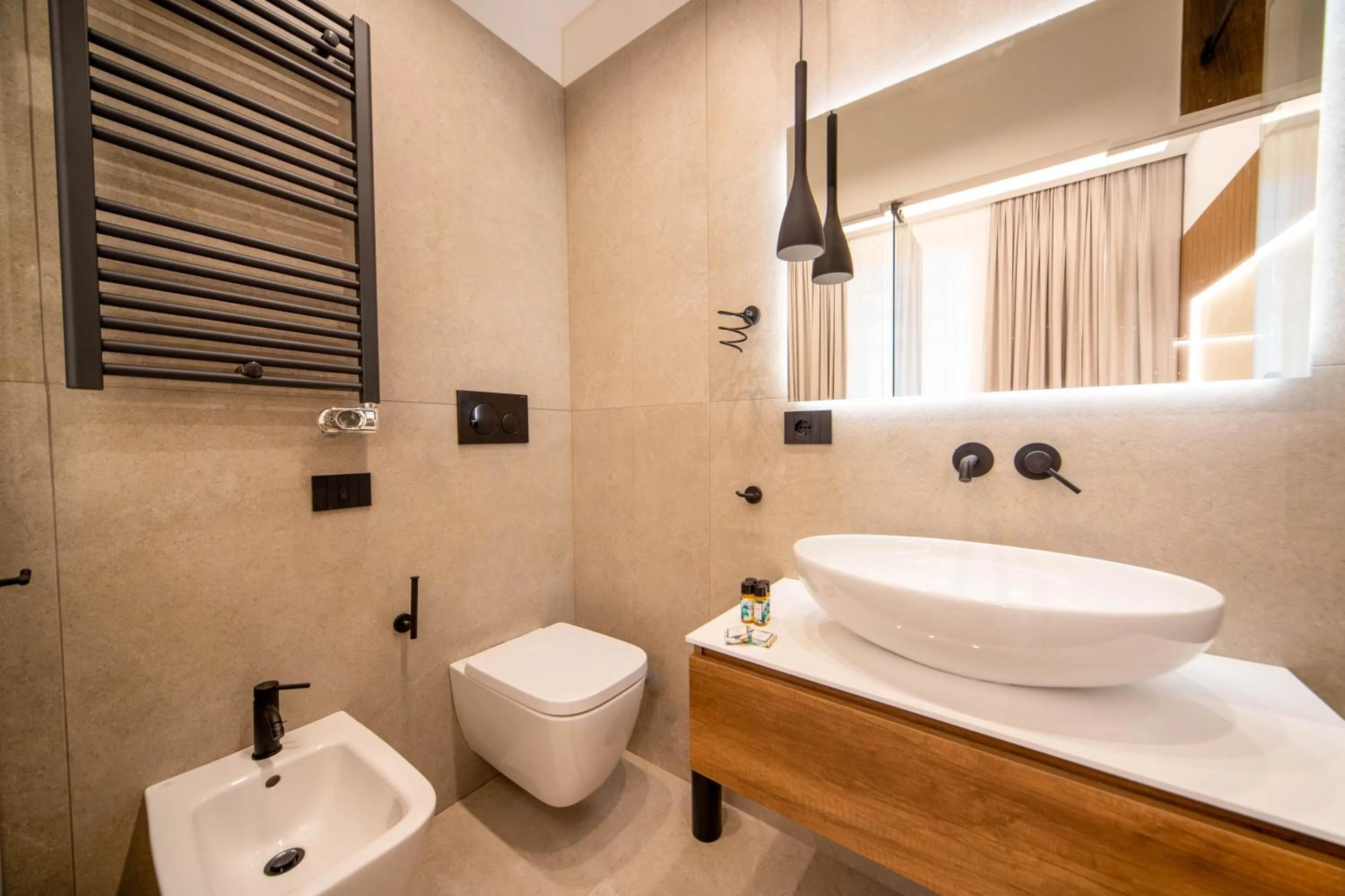 Shower in MAMALU - Studios and Suites