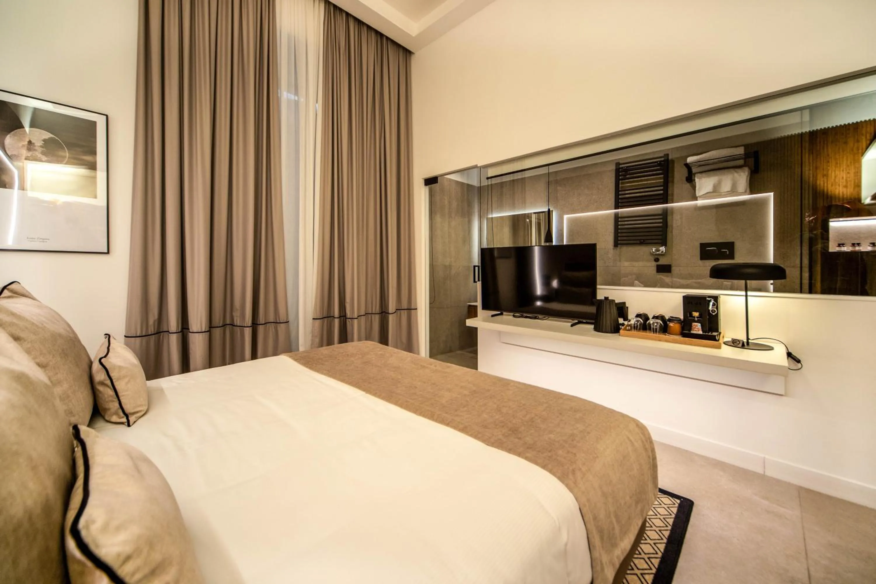 Bedroom, Bed in MAMALU - Studios and Suites