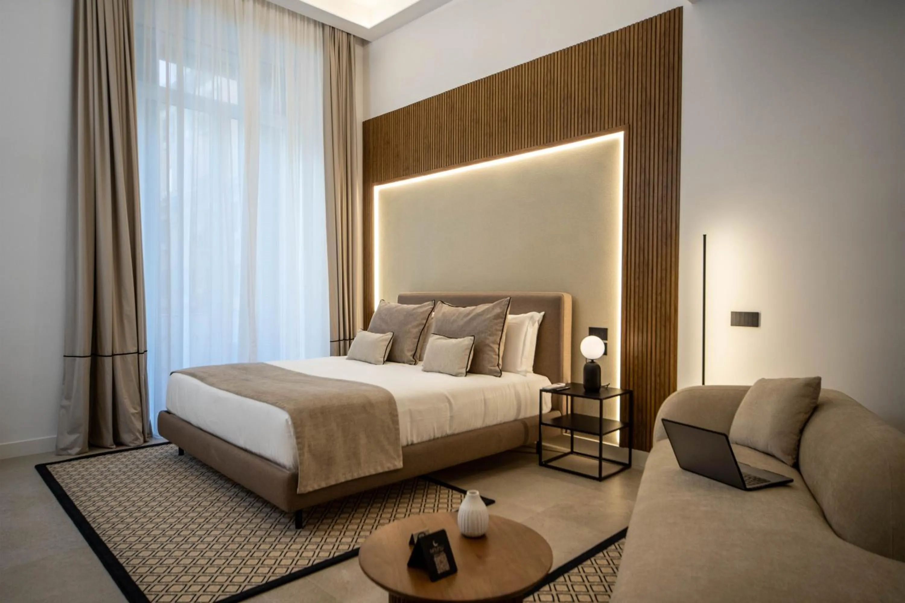 Bed in MAMALU - Studios and Suites