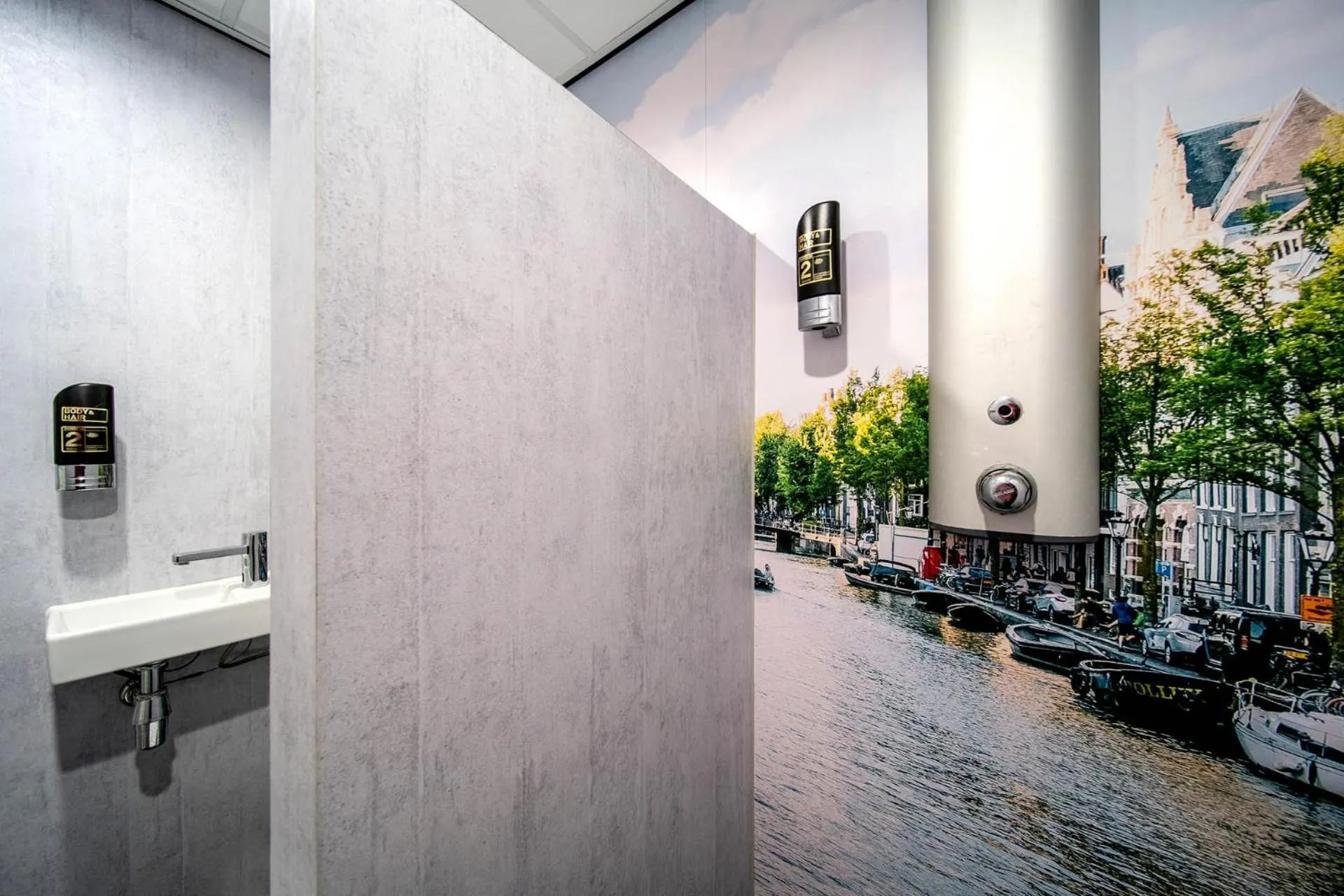 Shower in Princess Hostel Leidse Square Amsterdam