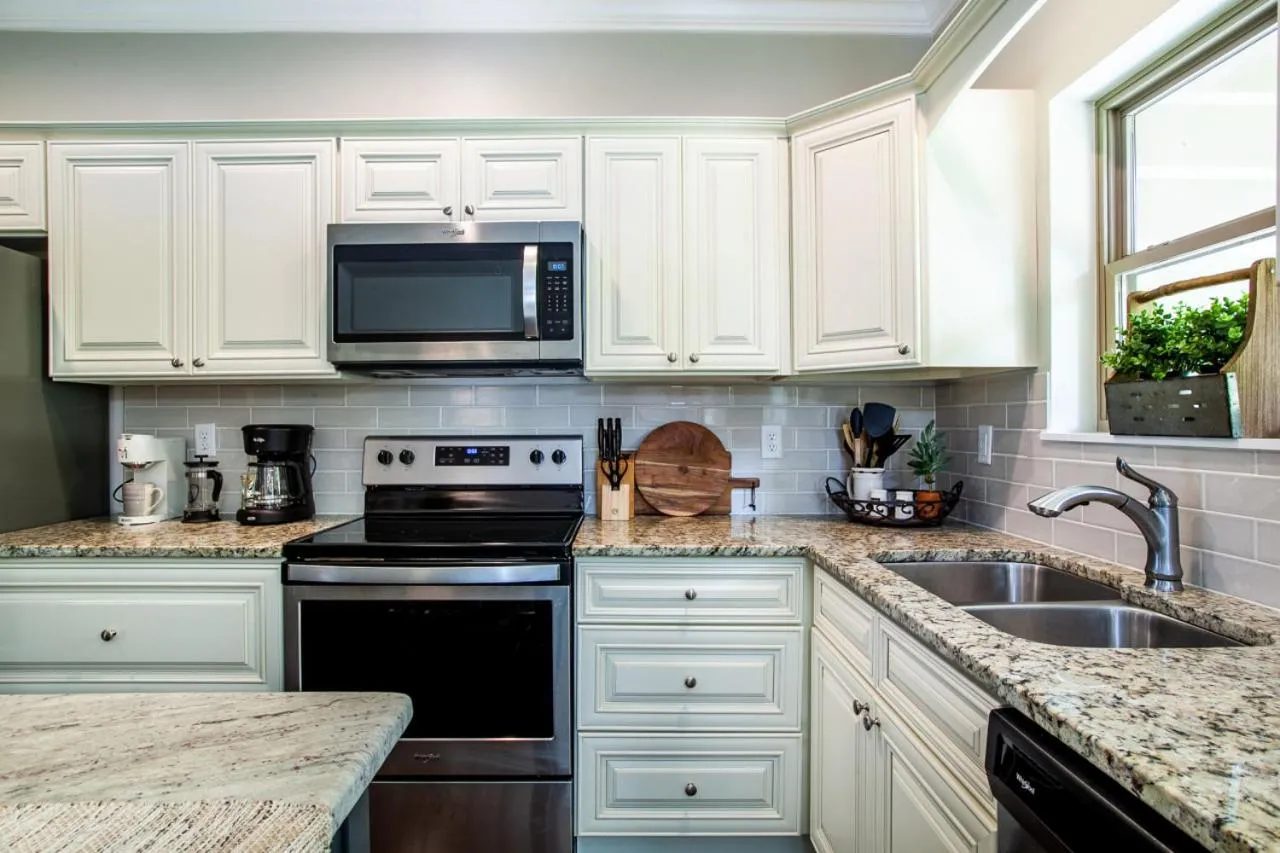 Kitchen or kitchenette in Elegant End Condo Fireplace Community Amenities
