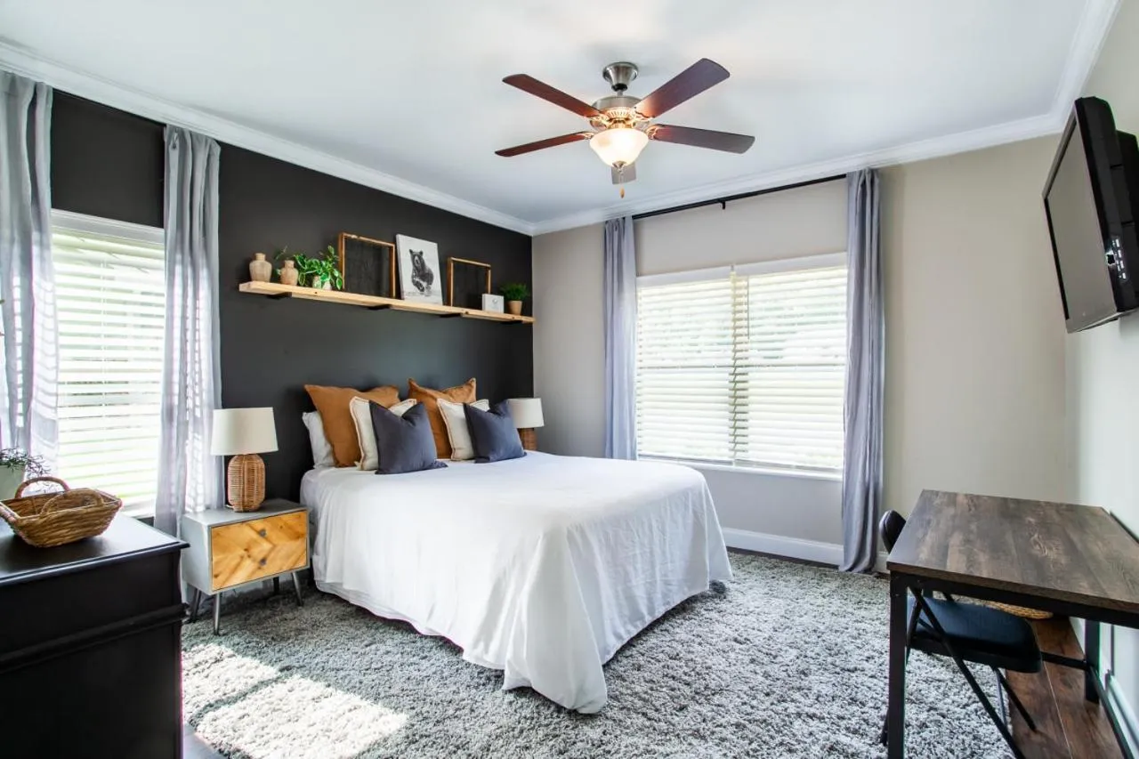 Bedroom, Bed in Elegant End Condo Fireplace Community Amenities