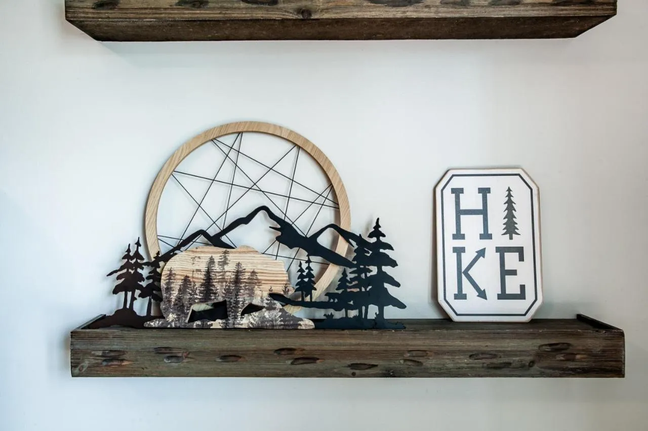 Decorative detail in Elegant End Condo Fireplace Community Amenities