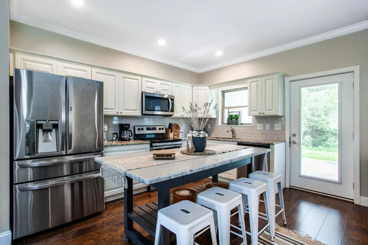 Kitchen or kitchenette in Elegant End Condo Fireplace Community Amenities