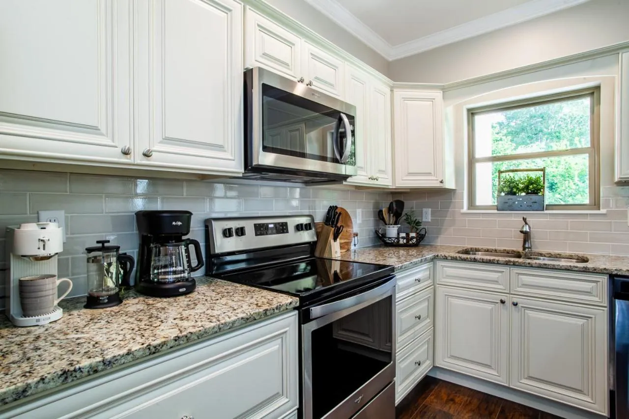 Kitchen or kitchenette in Elegant End Condo Fireplace Community Amenities