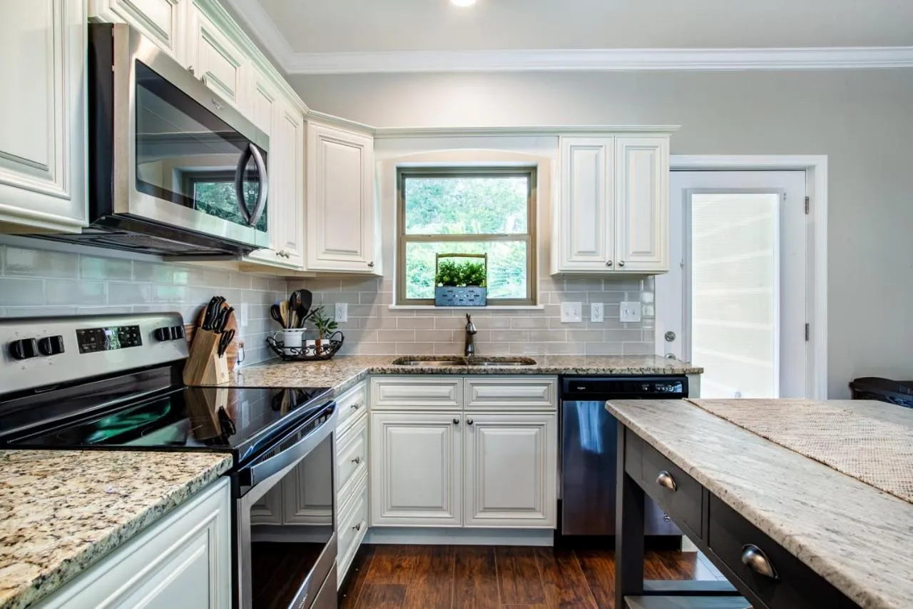 Kitchen or kitchenette in Elegant End Condo Fireplace Community Amenities