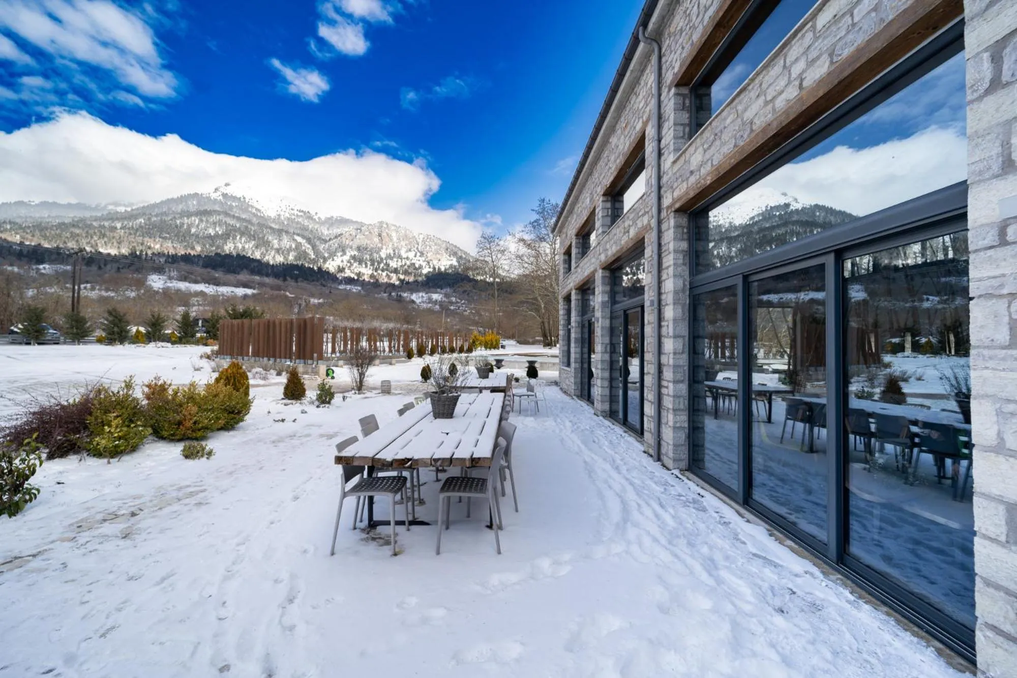 Oniropetra Boutique Hotel