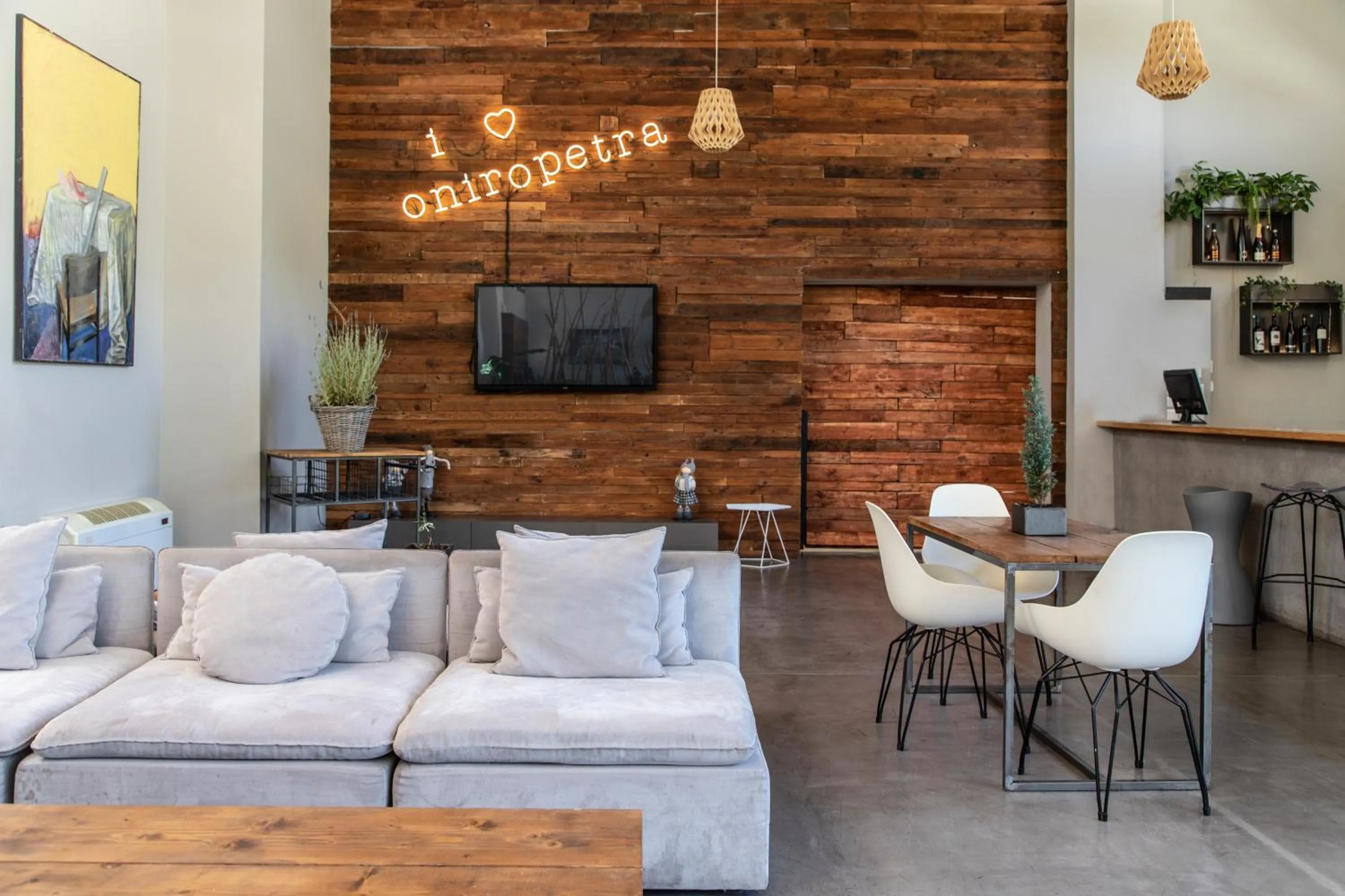 Oniropetra Boutique Hotel