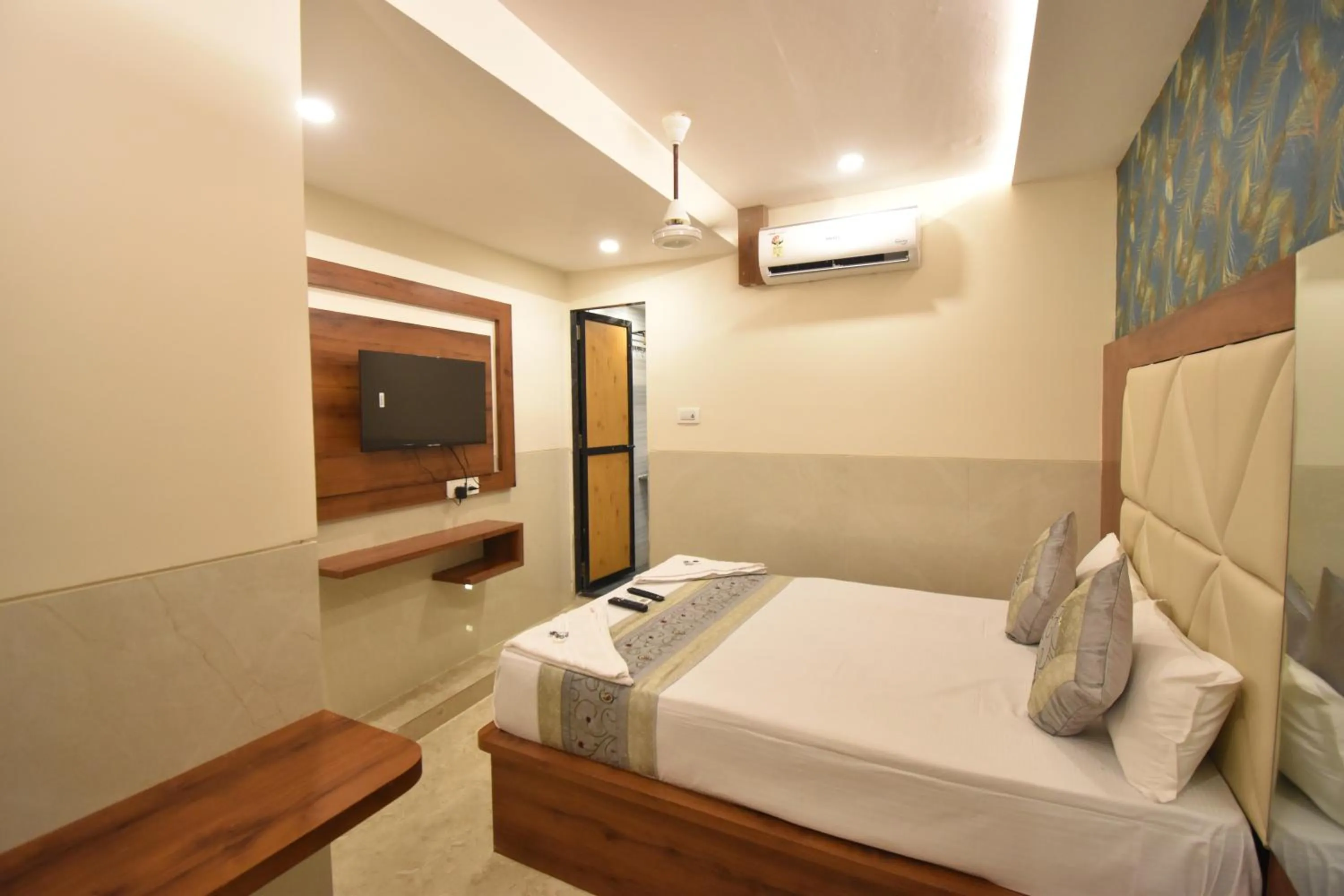 Hotel Dream Palace Residency - Near to US Embassy Bkc Mumbai