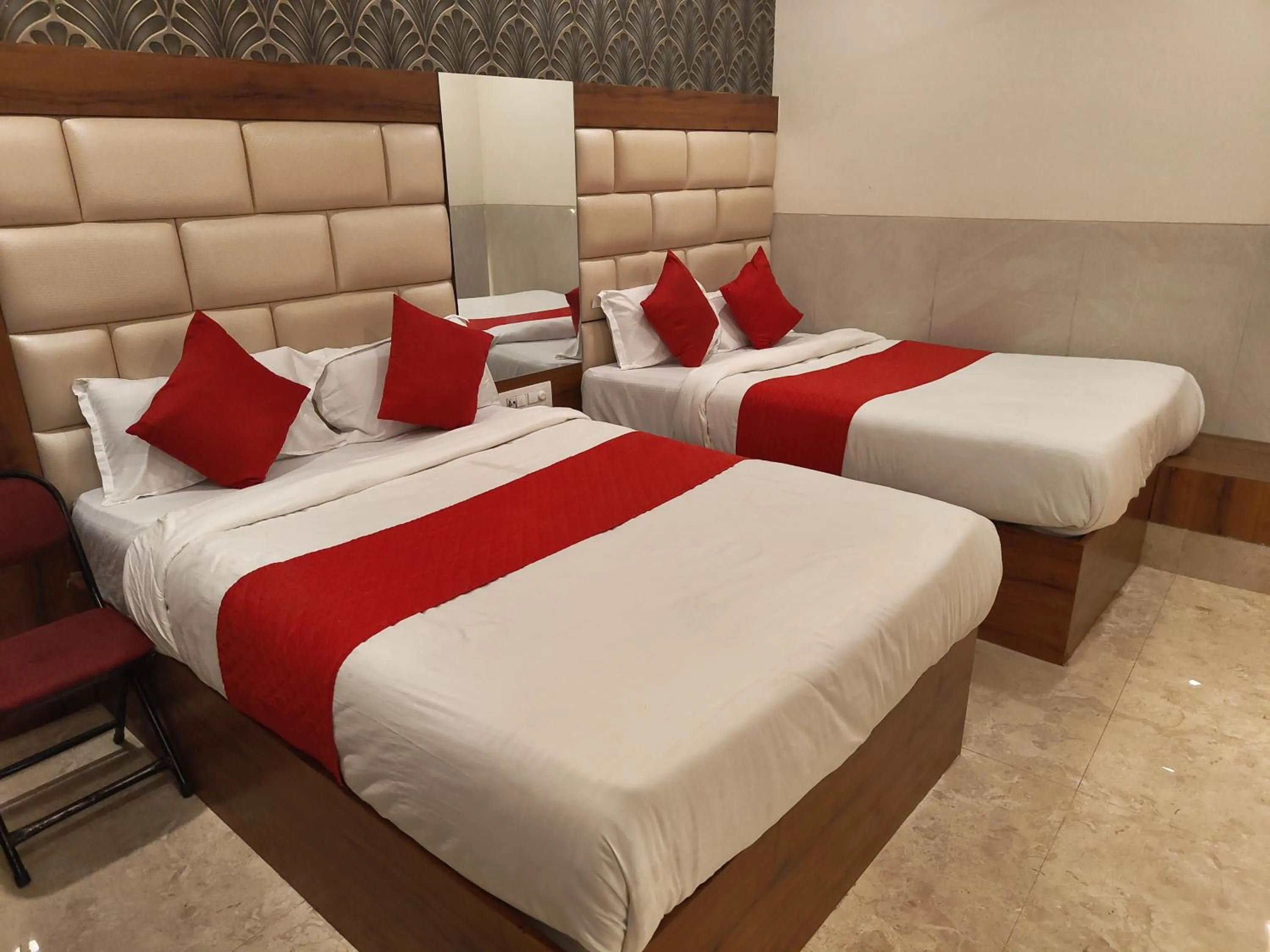 Quadruple Room in Hotel Dream Palace Residency - Near to US Embassy Bkc Mumbai