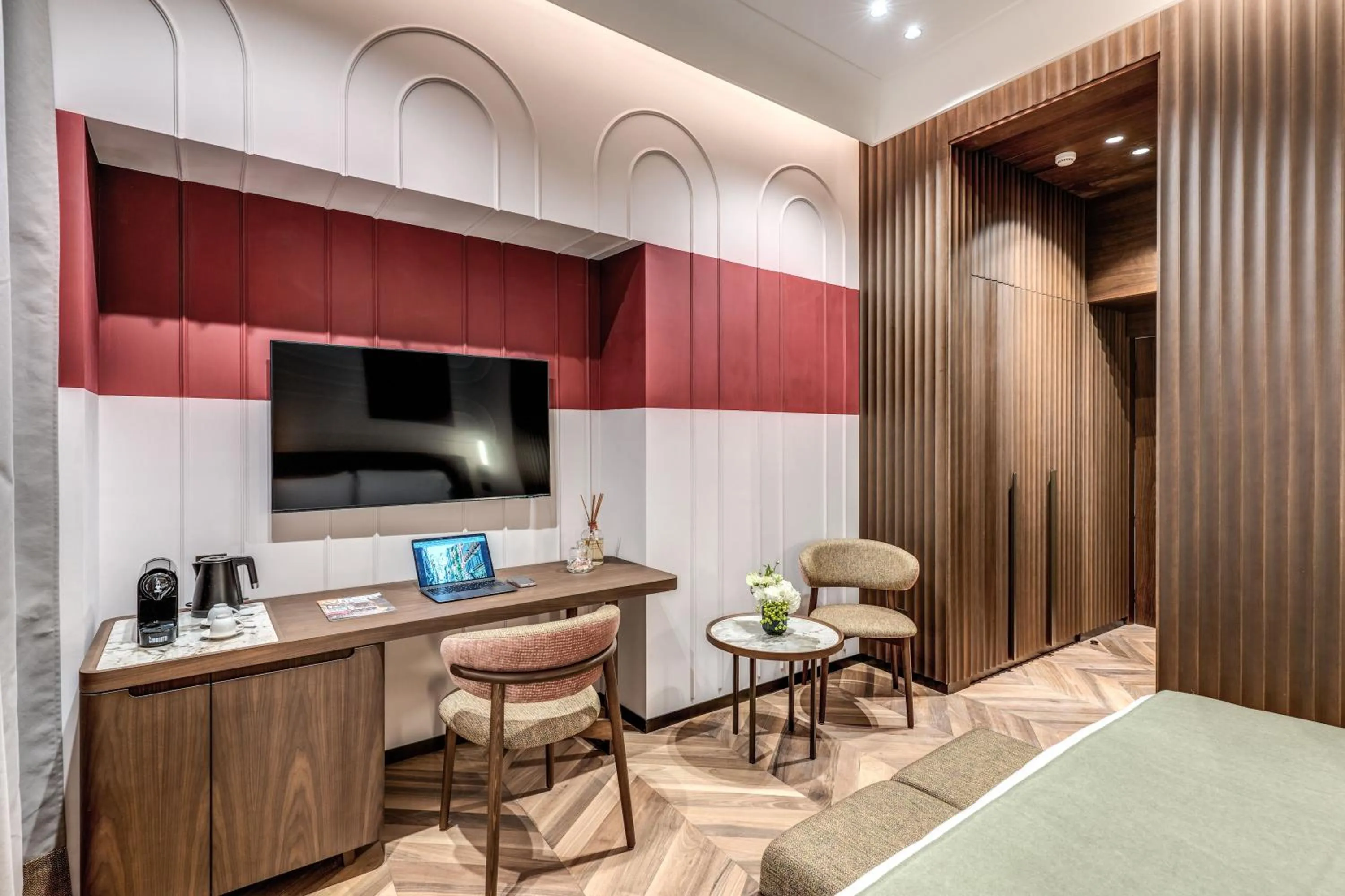 Photo of the whole room, Bed in THE STEPS Hotel - by Eitch Collection