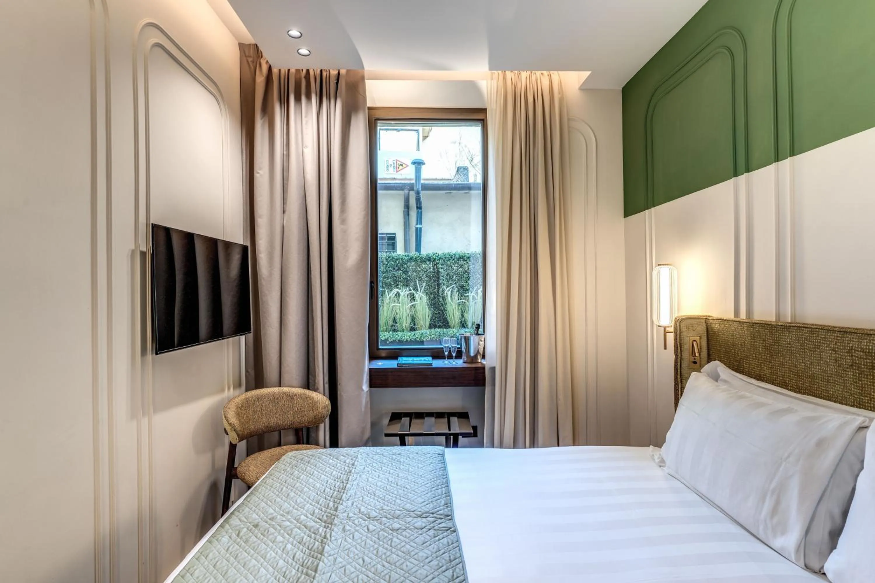 Photo of the whole room, Bed in THE STEPS Hotel - by Eitch Collection