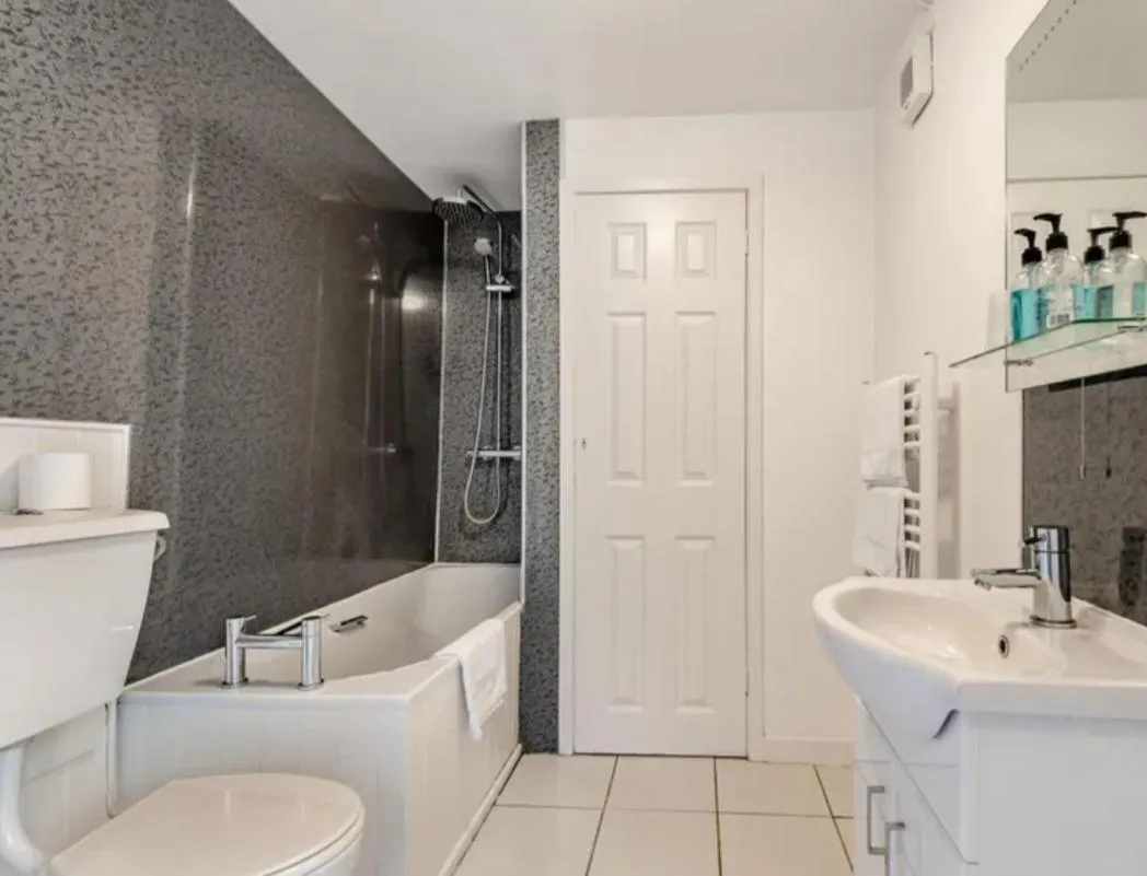 Curly Tail Accommodation